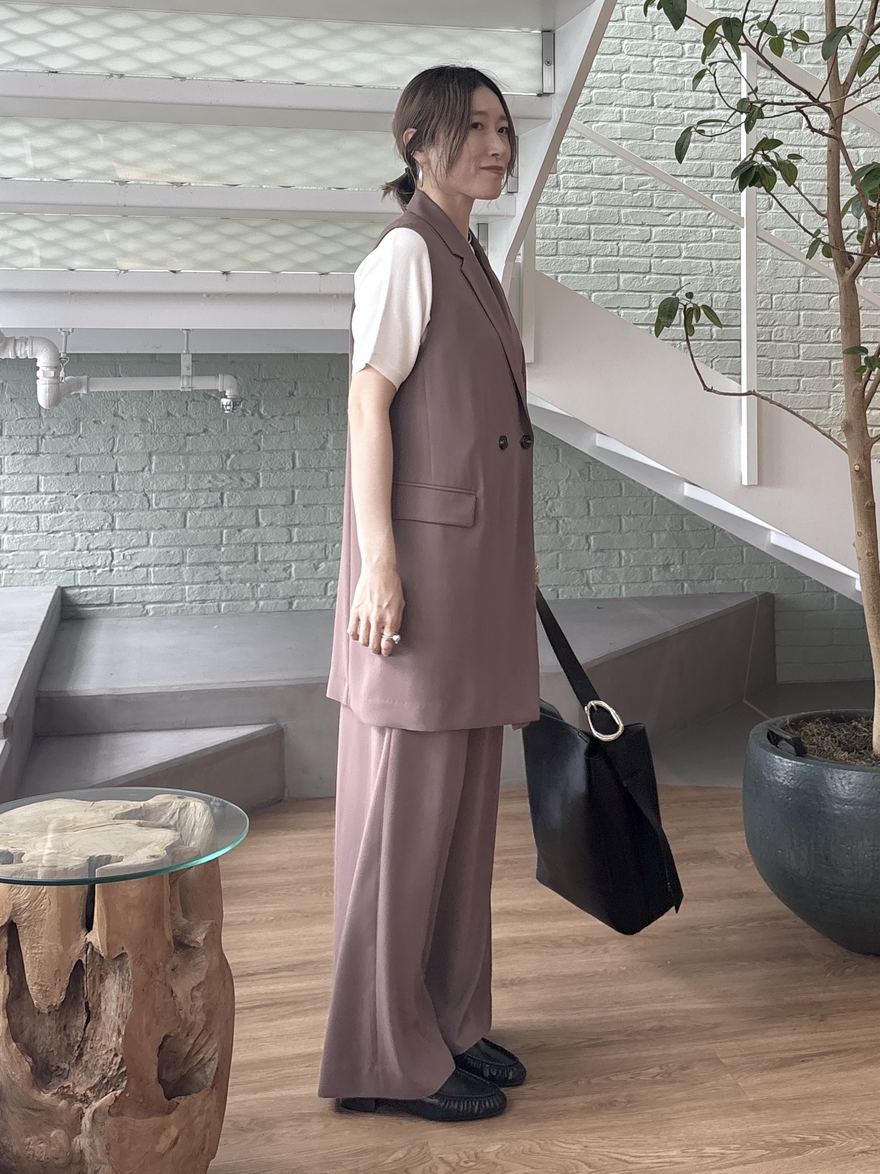 kotakiさんの「INDIVI｜【さらに軽く軽快！／着る日傘】颯爽ジレジャケット」を使ったコーディネート