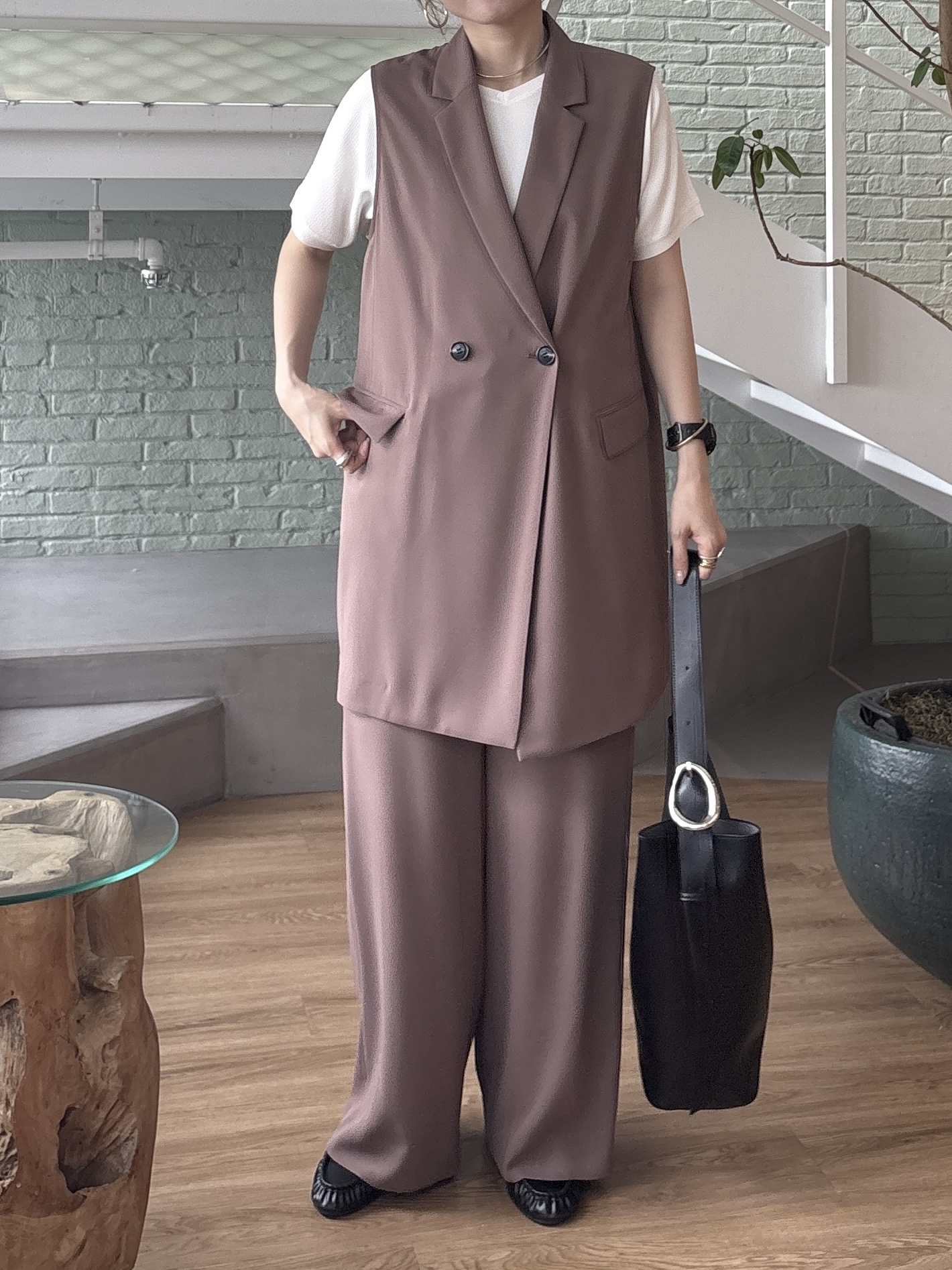 kotakiさんの「INDIVI｜【さらに軽く軽快！／着る日傘】颯爽ジレジャケット」を使ったコーディネート