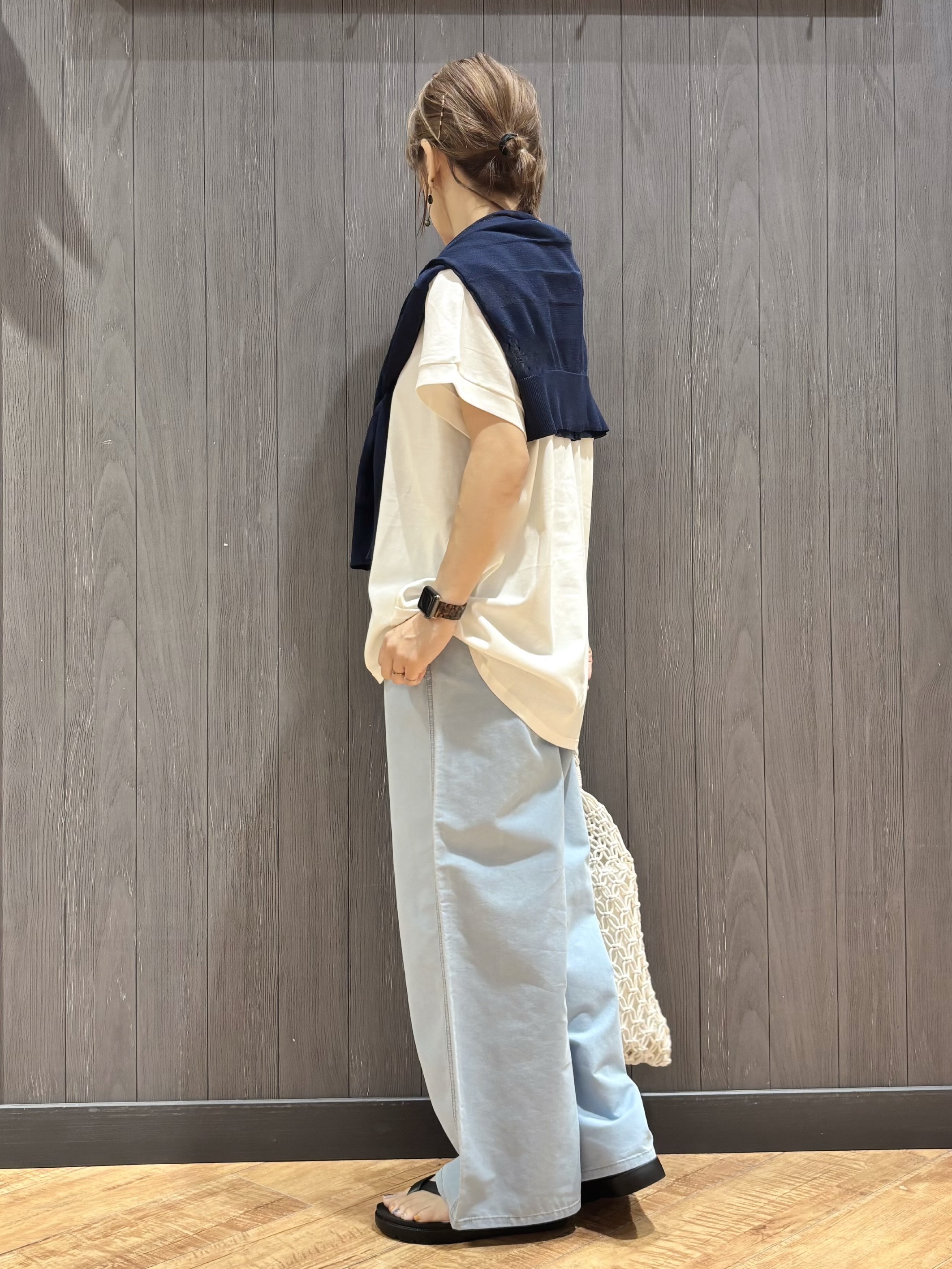 meiさんの「SHOO･LA･RUE｜【汗じみ防止/ひんやり/S-LL】インせず着られる 刺繍ロゴTシャツ」を使ったコーディネート