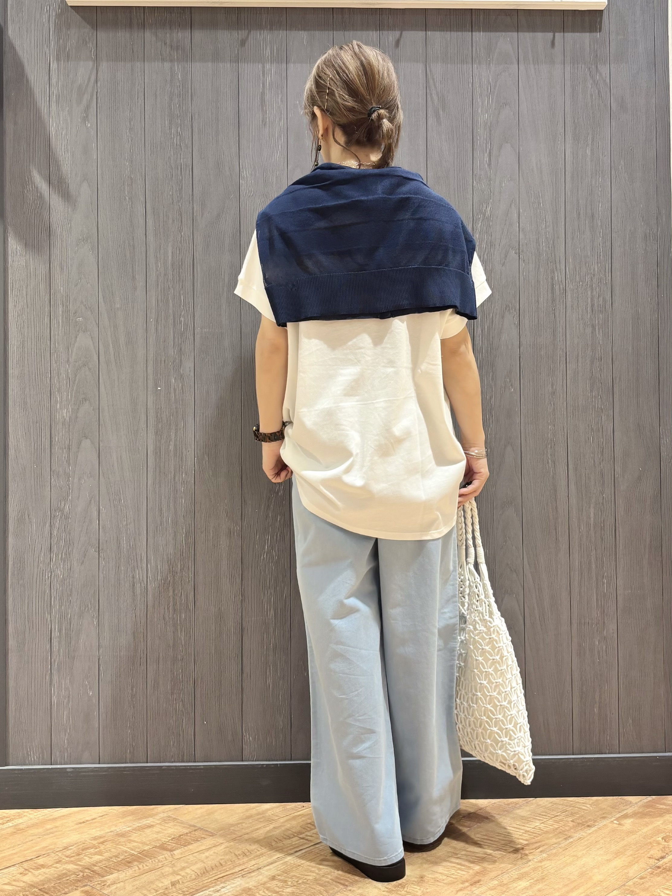meiさんの「SHOO･LA･RUE｜【汗じみ防止/ひんやり/S-LL】インせず着られる 刺繍ロゴTシャツ」を使ったコーディネート