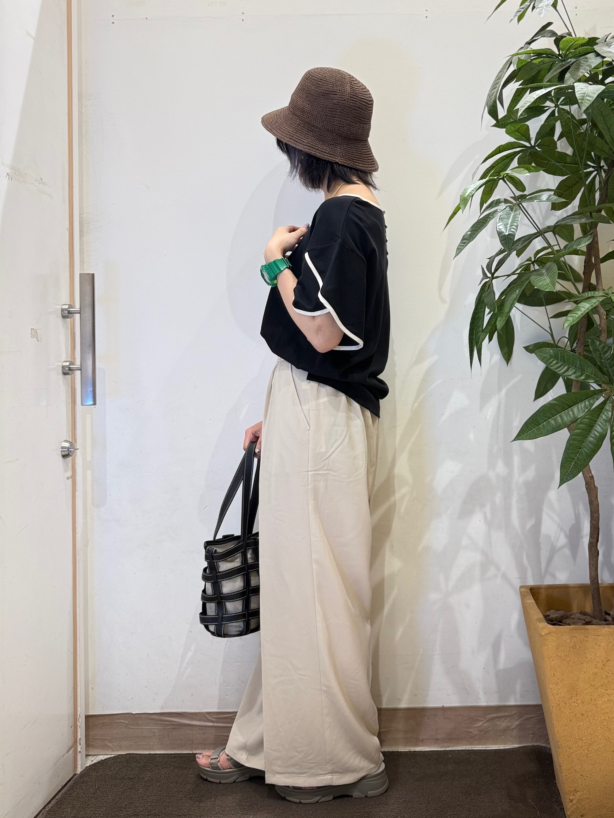 misakiさんの「SHOO･LA･RUE｜【ひんやり/洗濯機可/S-LL】配色パイピング フレアスリーブトップス」を使ったコーディネート