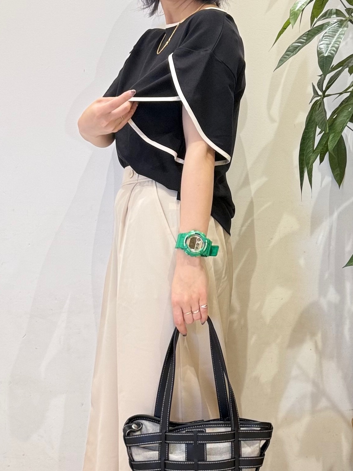 misakiさんの「SHOO･LA･RUE｜【ひんやり/洗濯機可/S-LL】配色パイピング フレアスリーブトップス」を使ったコーディネート