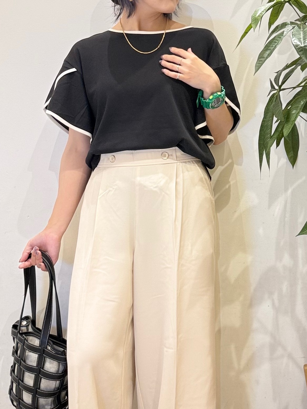 misakiさんの「SHOO･LA･RUE｜【ひんやり/洗濯機可/S-LL】配色パイピング フレアスリーブトップス」を使ったコーディネート