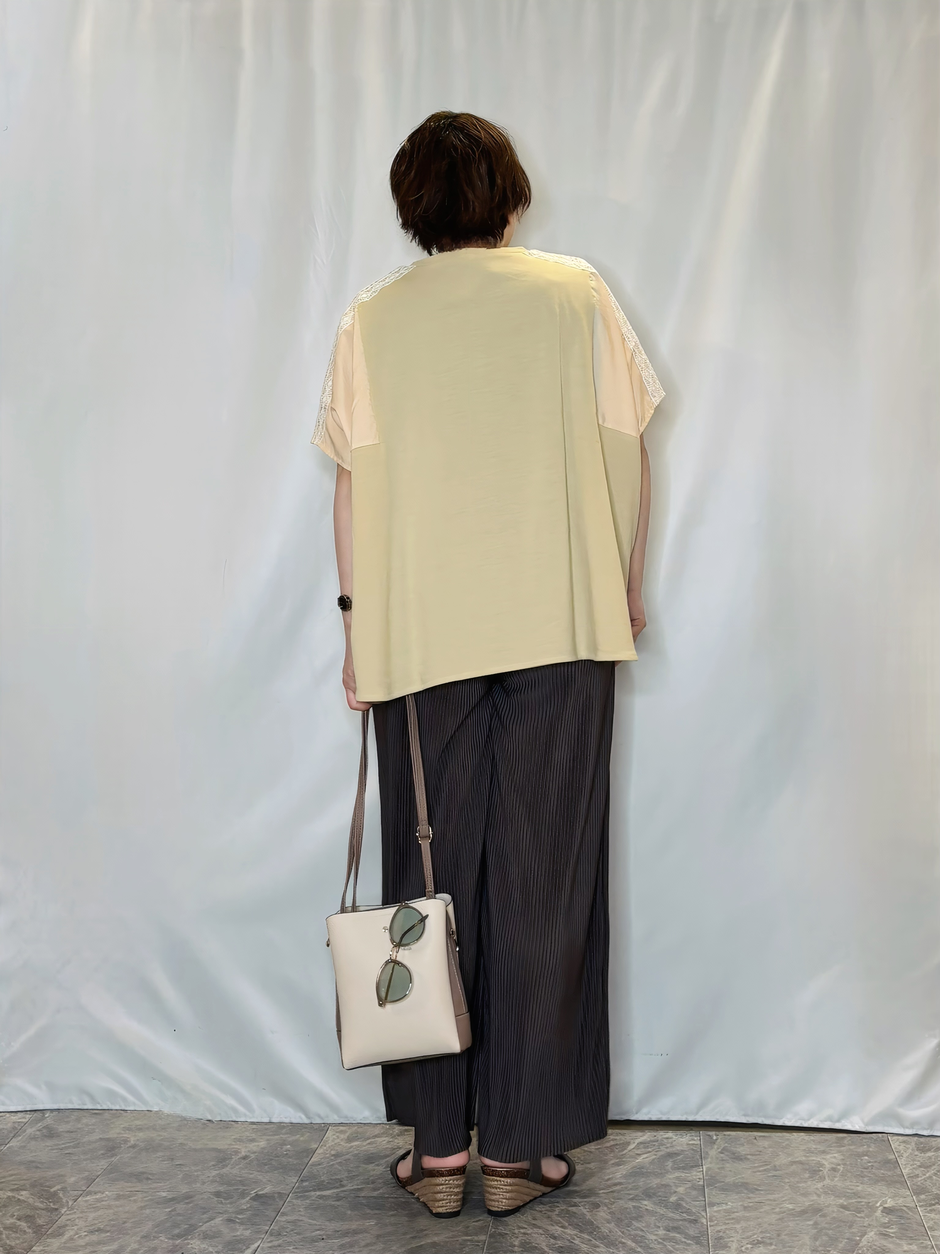 たみさんの「SHOO･LA･RUE｜【ひんやり/洗濯機可/体型カバー】インせず着られる 肩レース切り替えポンチョ風トップス」を使ったコーディネート
