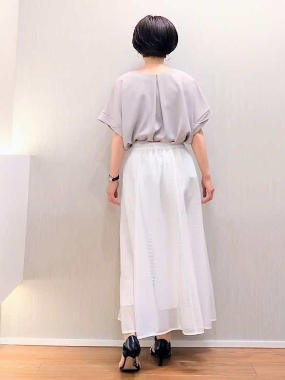 ミズタさんの「UNTITLED｜【前後2WAY/はっ水/セットアップ可】リラクシーフレンチスリーブブラウス」を使ったコーディネート