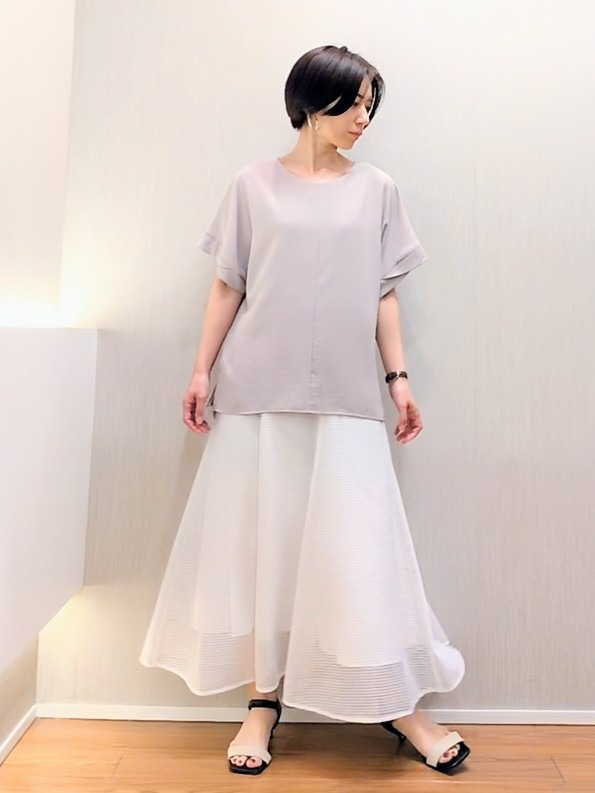 ミズタさんの「UNTITLED｜【前後2WAY/はっ水/セットアップ可】リラクシーフレンチスリーブブラウス」を使ったコーディネート