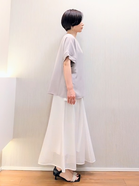 ミズタさんの「UNTITLED｜【前後2WAY/はっ水/セットアップ可】リラクシーフレンチスリーブブラウス」を使ったコーディネート