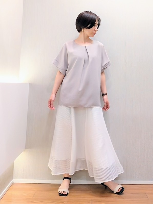 ミズタさんの「UNTITLED｜【前後2WAY/はっ水/セットアップ可】リラクシーフレンチスリーブブラウス」を使ったコーディネート