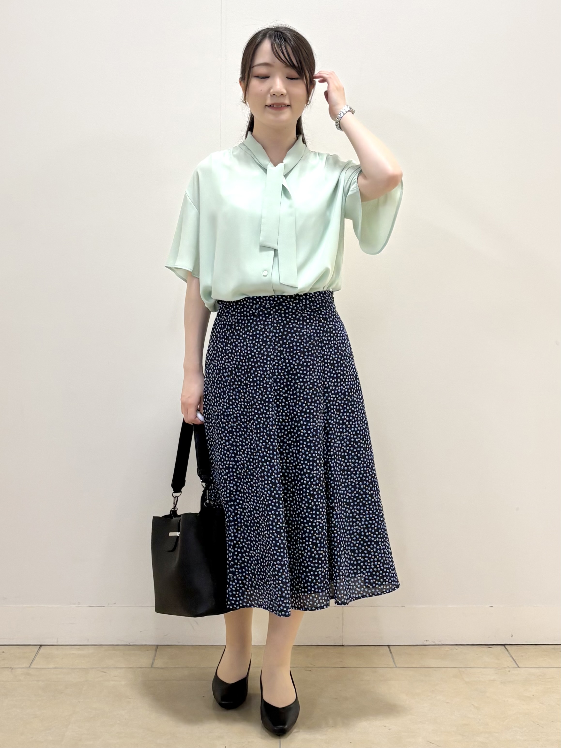 mikiさんの「Reflect｜【マシンウォッシュ可】フレアスリーブボウタイブラウス」を使ったコーディネート