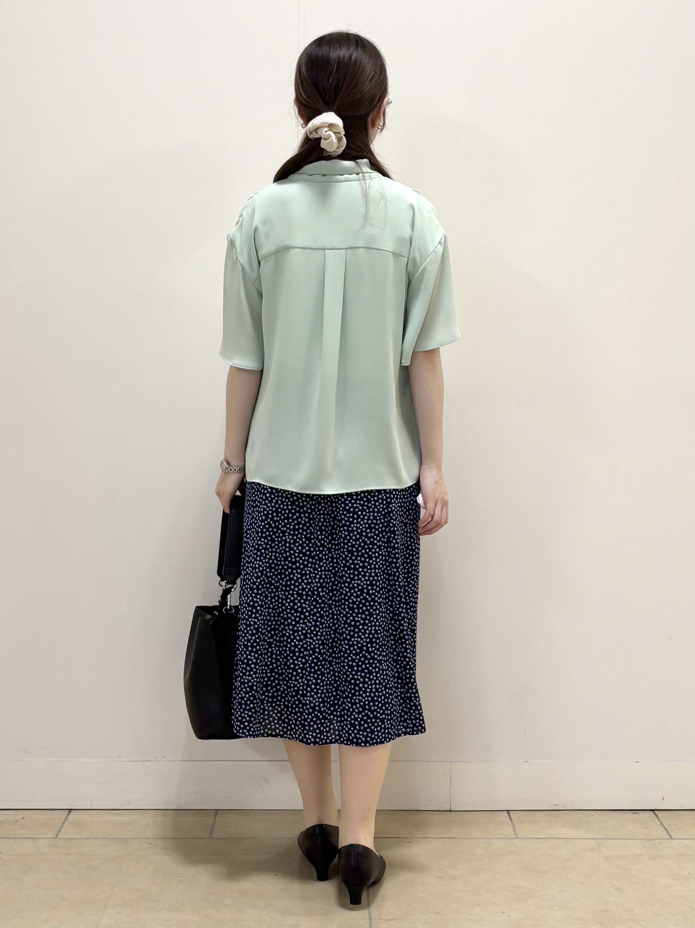 mikiさんの「Reflect｜【マシンウォッシュ可】フレアスリーブボウタイブラウス」を使ったコーディネート