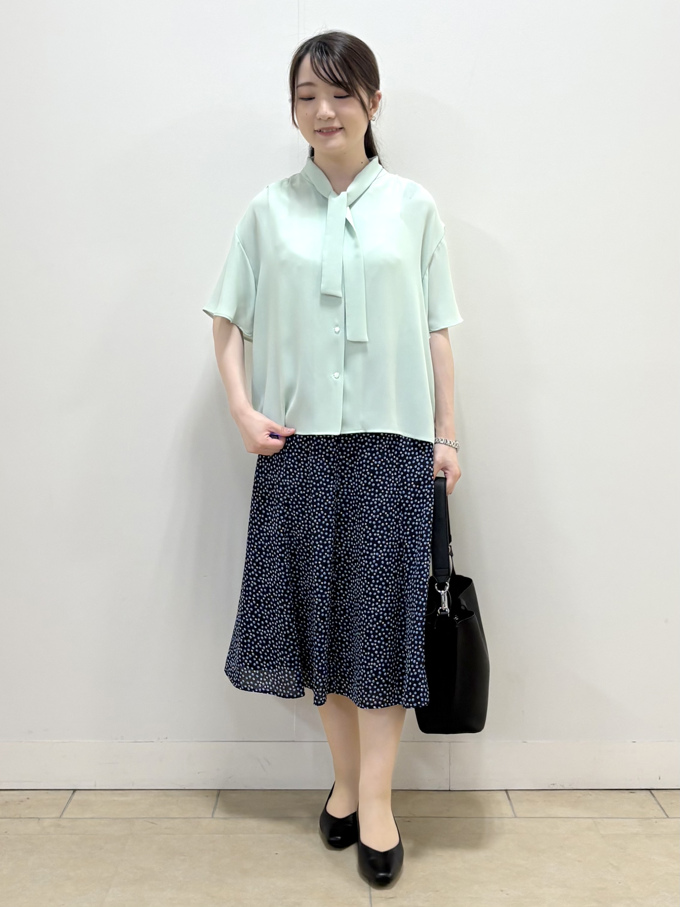 mikiさんの「Reflect｜【マシンウォッシュ可】フレアスリーブボウタイブラウス」を使ったコーディネート