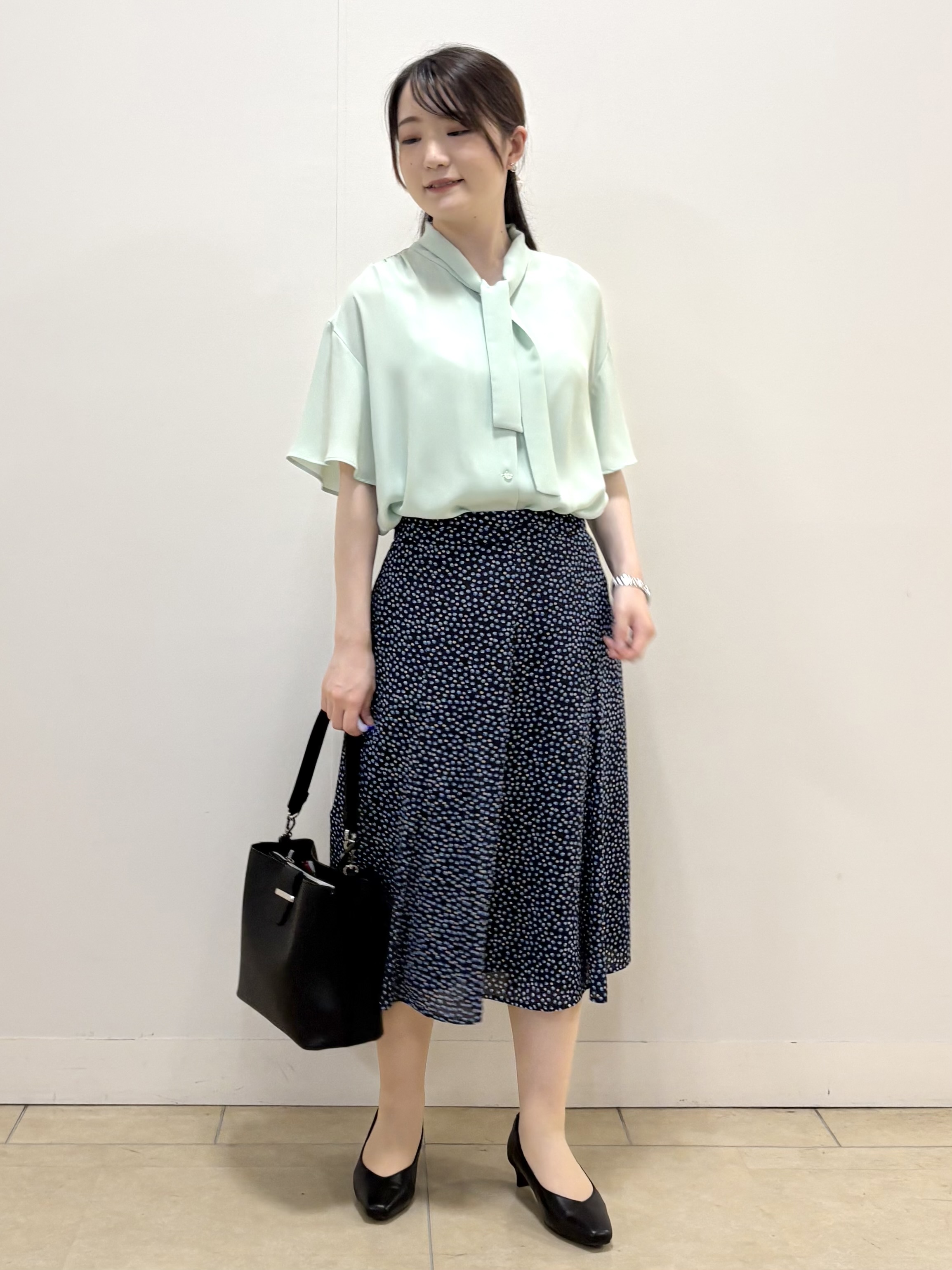 mikiさんの「Reflect｜【マシンウォッシュ可】フレアスリーブボウタイブラウス」を使ったコーディネート
