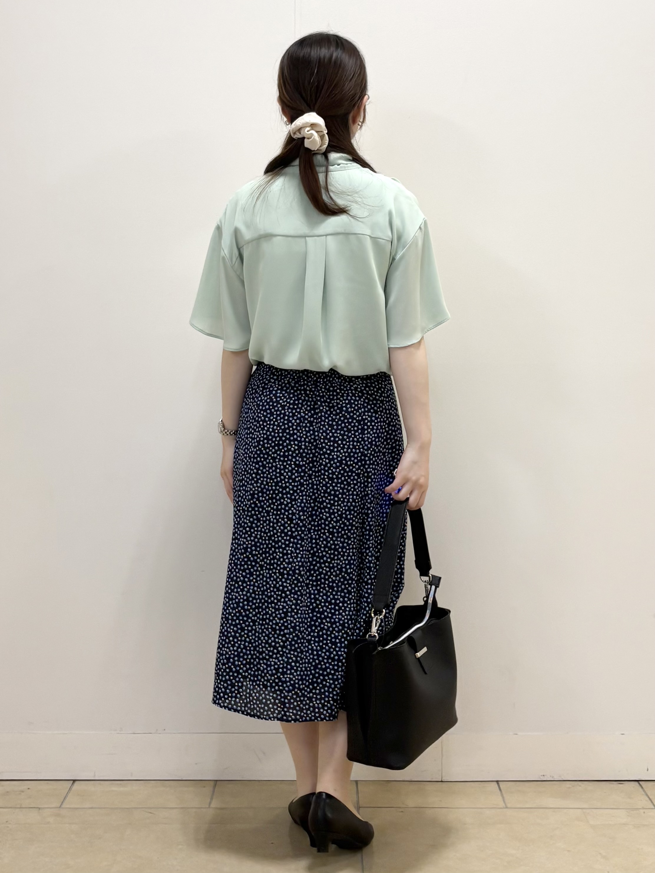 mikiさんの「Reflect｜【マシンウォッシュ可】フレアスリーブボウタイブラウス」を使ったコーディネート