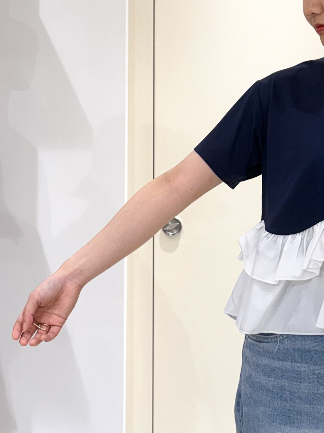 sayaさんの「OPAQUE.CLIP｜裾フリルドッキングTシャツ【洗濯機OK】」を使ったコーディネート