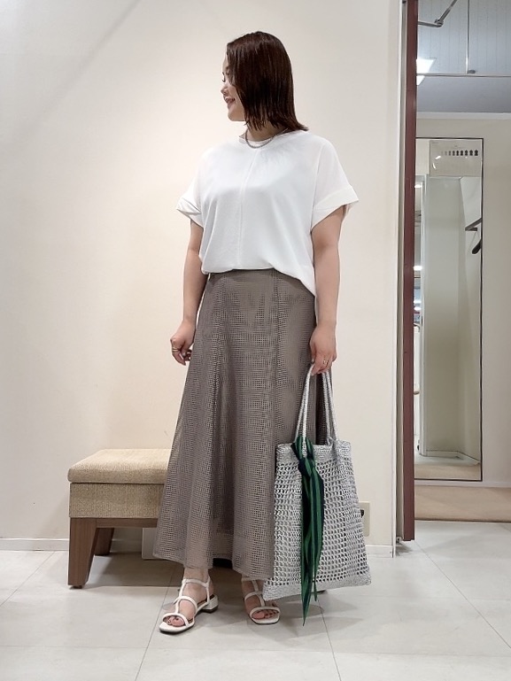 YUIさんの「UNTITLED｜【前後2WAY/はっ水/セットアップ可】リラクシーフレンチスリーブブラウス」を使ったコーディネート