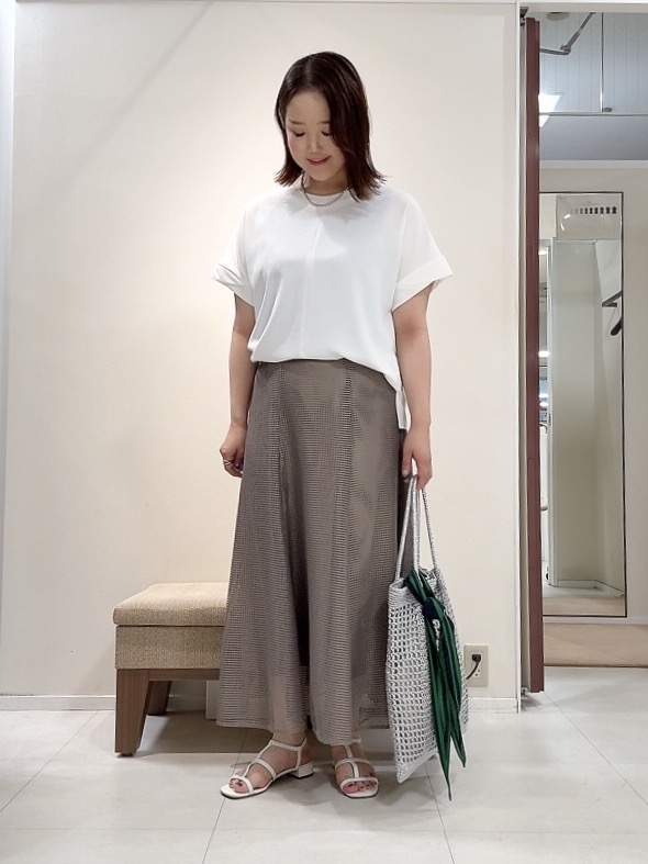 YUIさんの「UNTITLED｜【前後2WAY/はっ水/セットアップ可】リラクシーフレンチスリーブブラウス」を使ったコーディネート