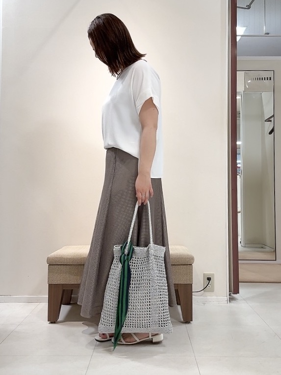 YUIさんの「UNTITLED｜【前後2WAY/はっ水/セットアップ可】リラクシーフレンチスリーブブラウス」を使ったコーディネート