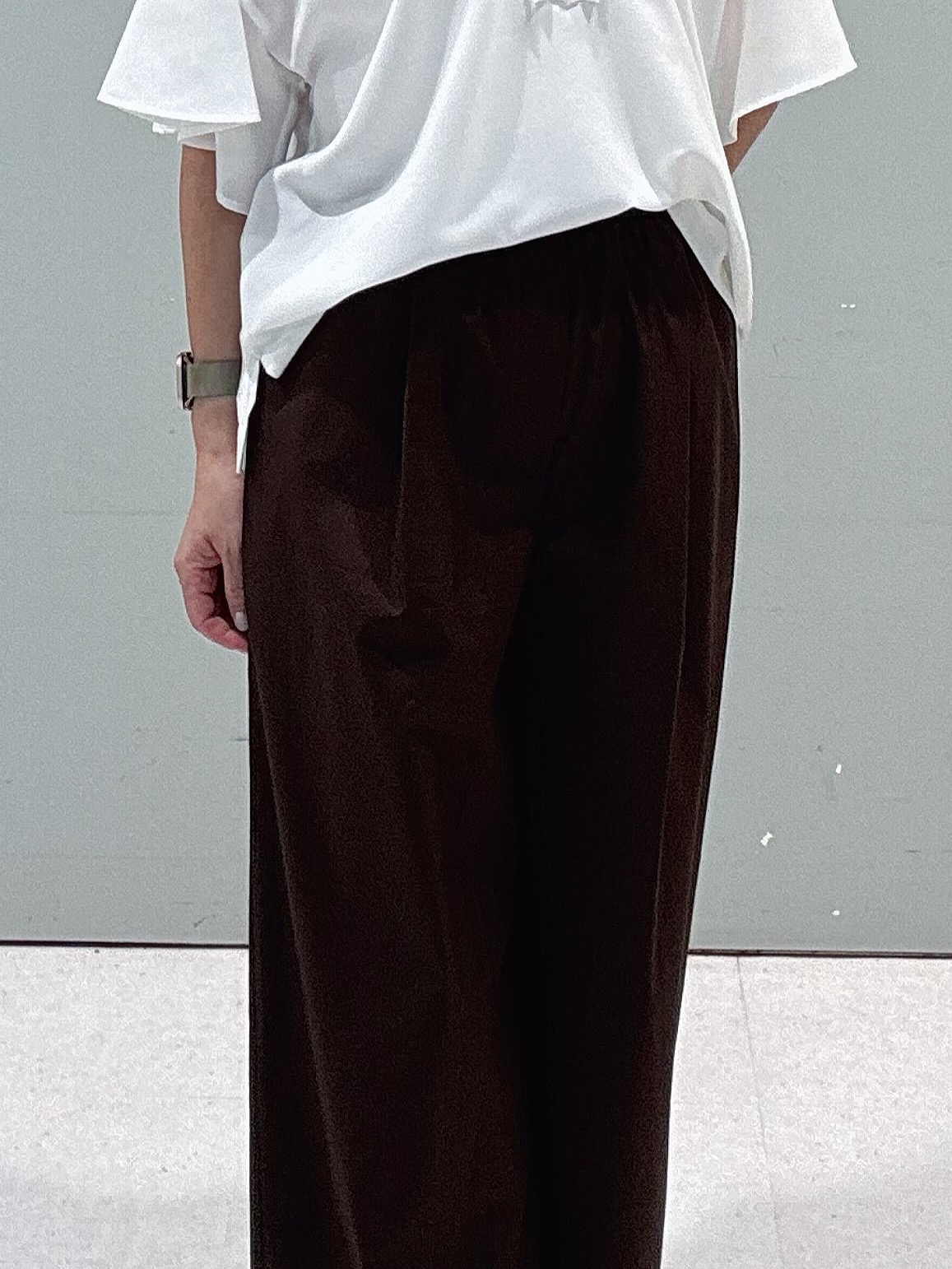makiさんの「UNTITLED｜【接触冷感/通気性/洗える】Vネックフリルブラウス」を使ったコーディネート