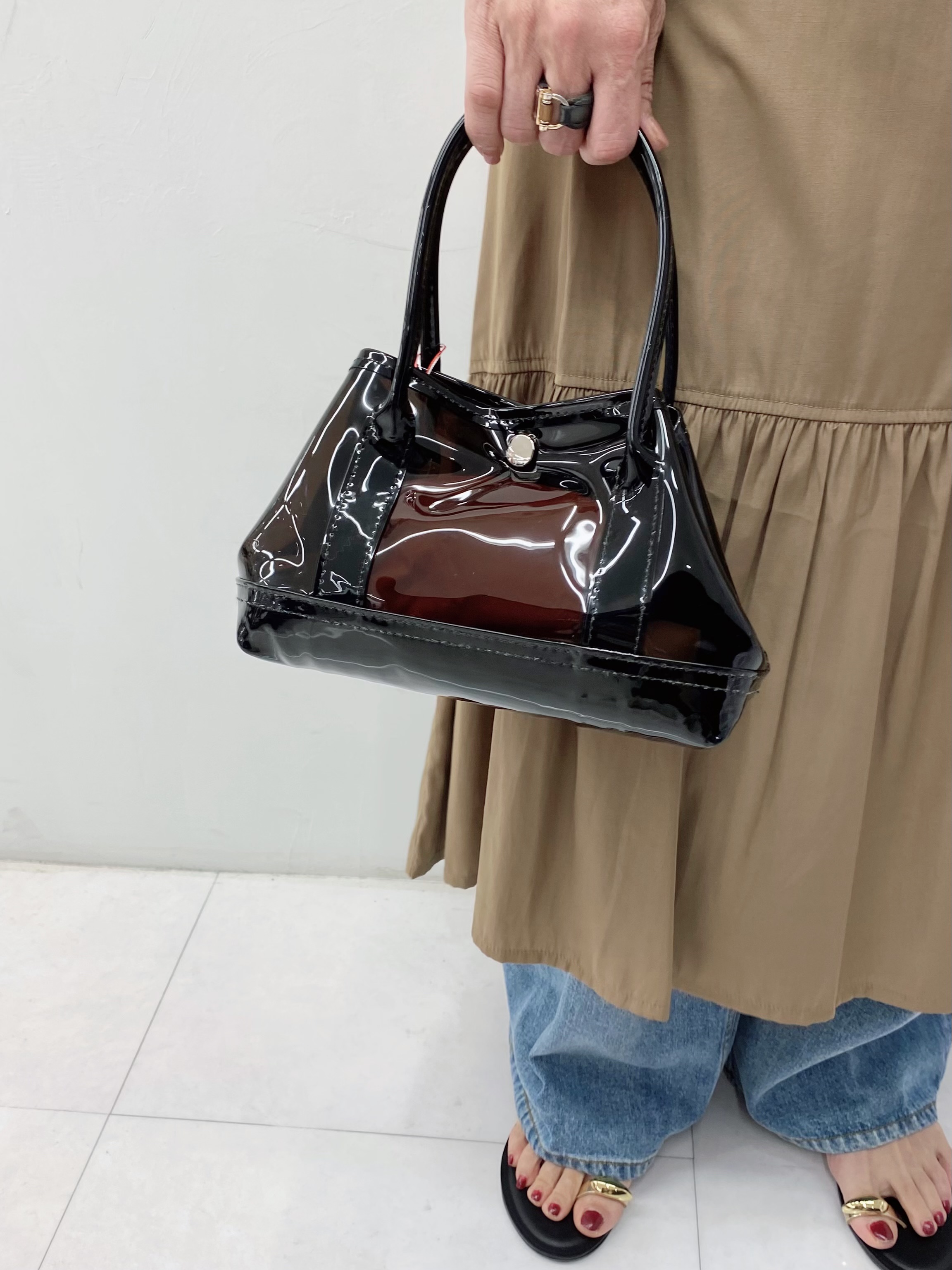 Sawaguchiさんの「DRESSTERIOR｜ノースリーブギャザーヘムワンピース」を使ったコーディネート