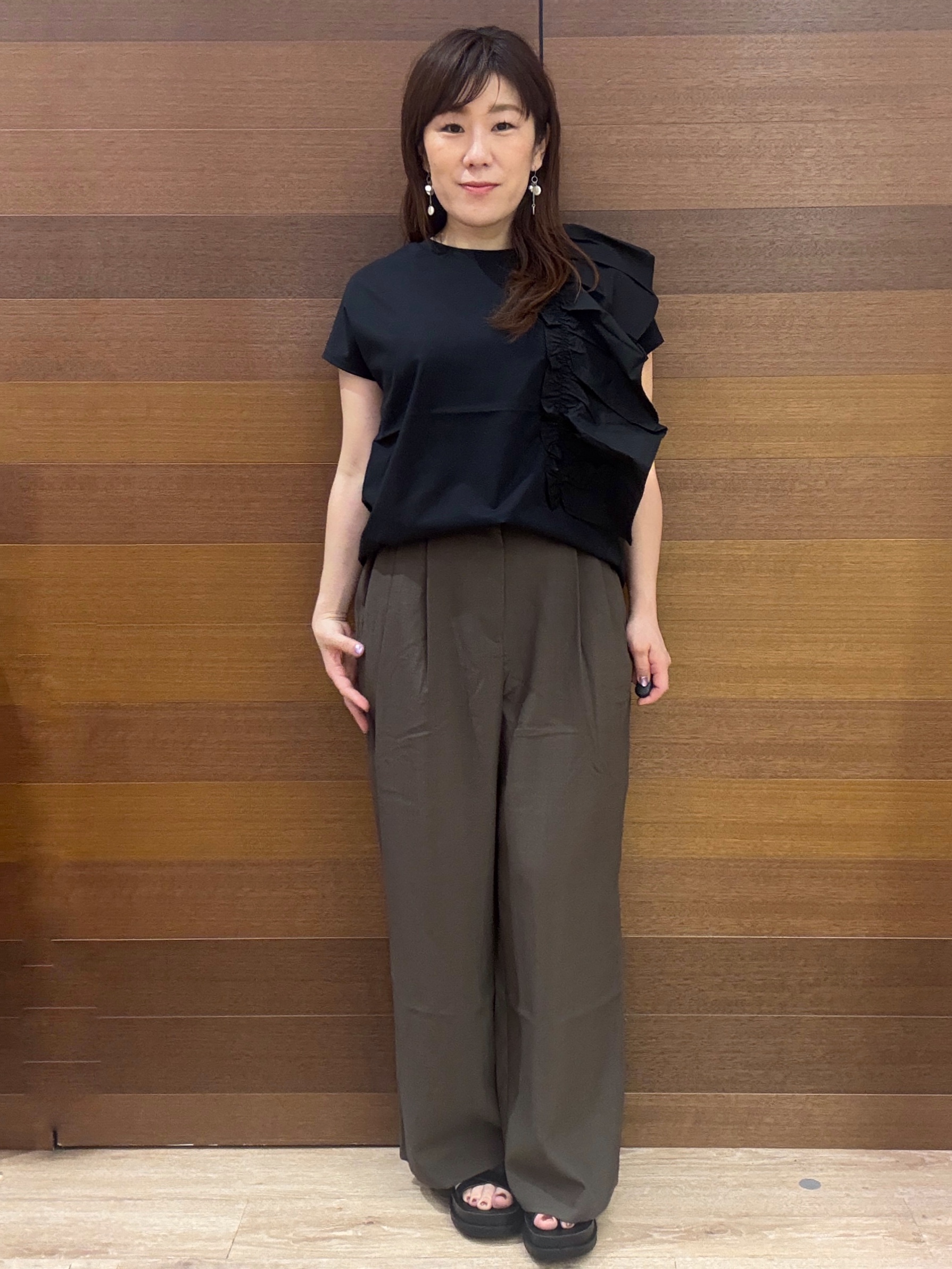 maichiさんの「OPAQUE.CLIP｜【UVケア／接触冷感】アシメフリルドッキングカットソー《洗濯機OK》」を使ったコーディネート