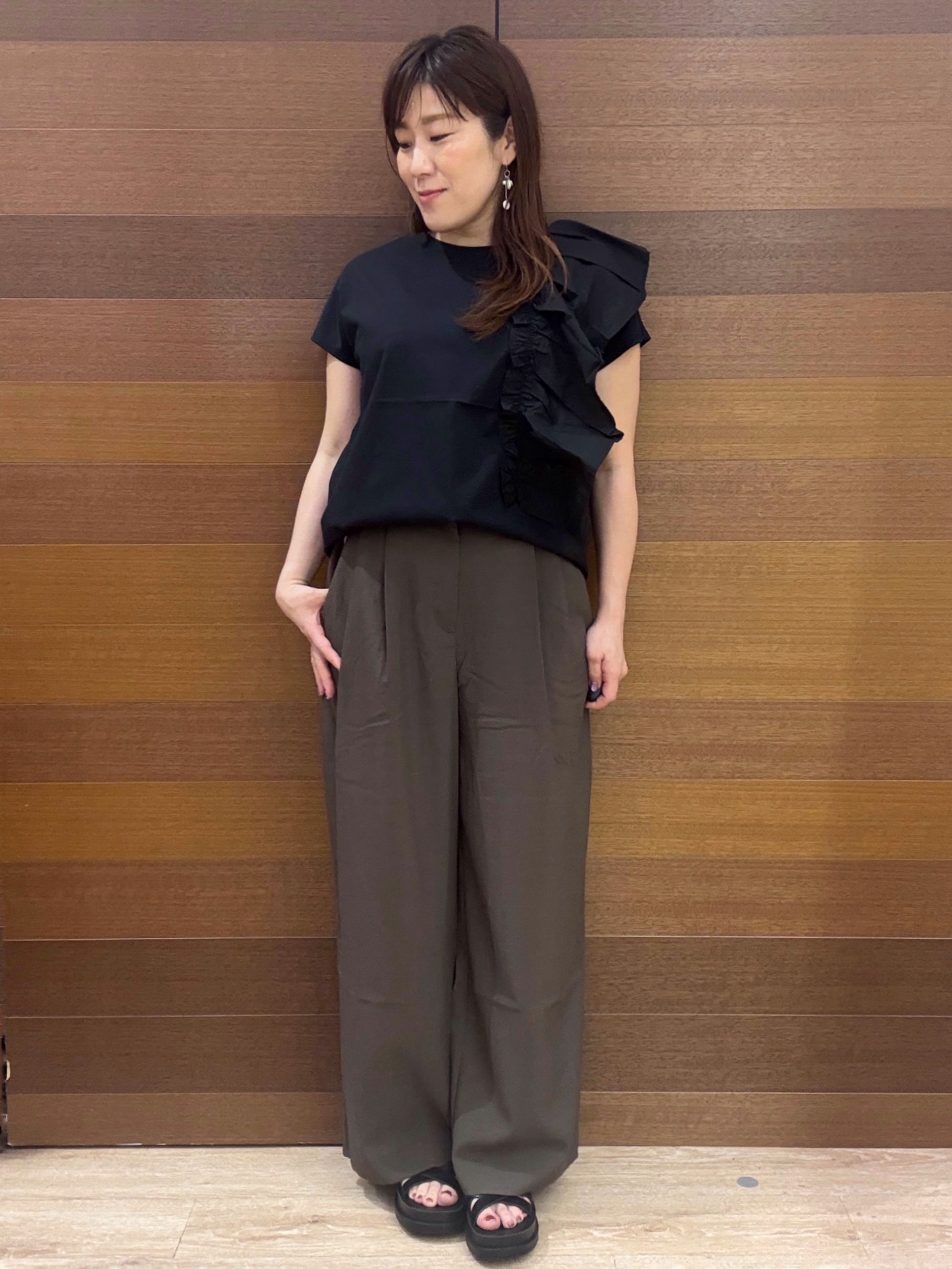 maichiさんの「OPAQUE.CLIP｜【UVケア／接触冷感】アシメフリルドッキングカットソー《洗濯機OK》」を使ったコーディネート