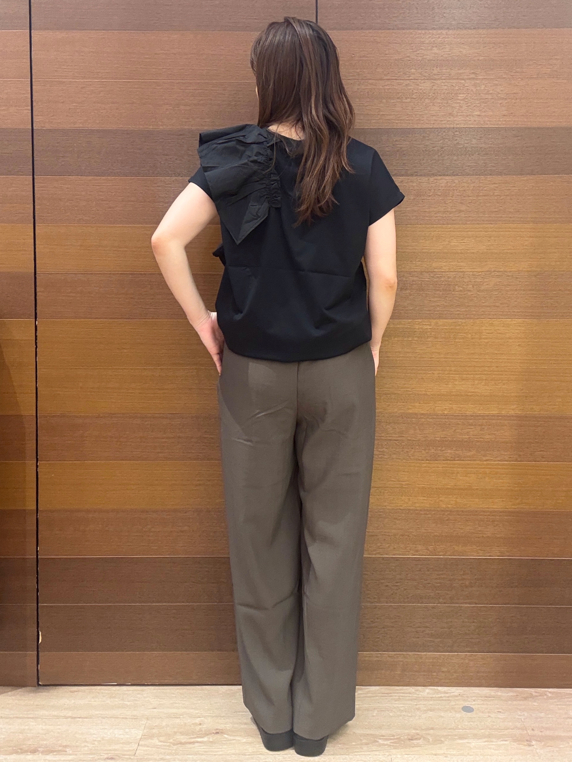 maichiさんの「OPAQUE.CLIP｜【UVケア／接触冷感】アシメフリルドッキングカットソー《洗濯機OK》」を使ったコーディネート