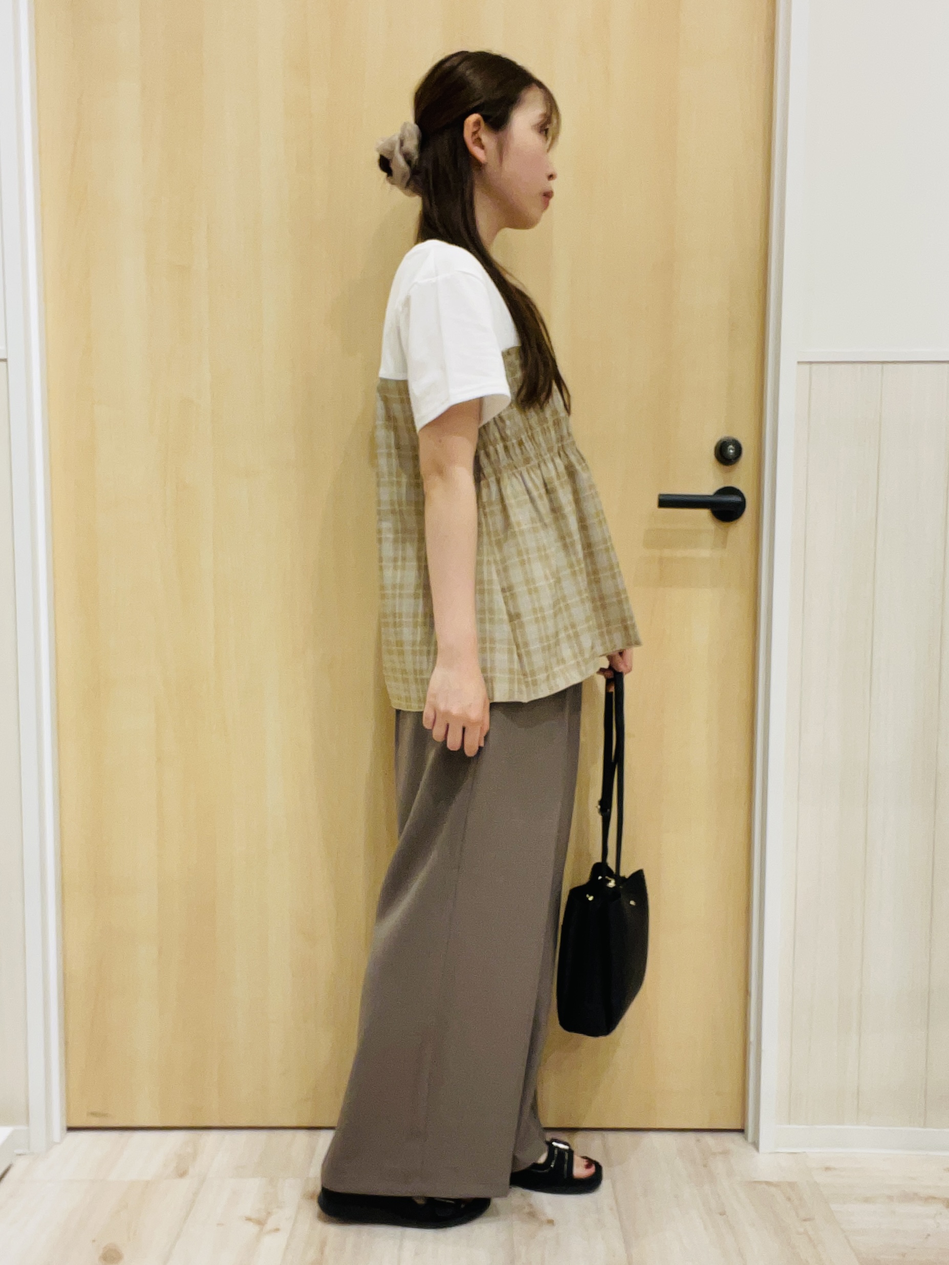 minamiさんの「SHOO･LA･RUE｜【S-LL/洗濯機可】着るだけサマ見え 柄アソートビスチェ風ドッキングTシャツ」を使ったコーディネート