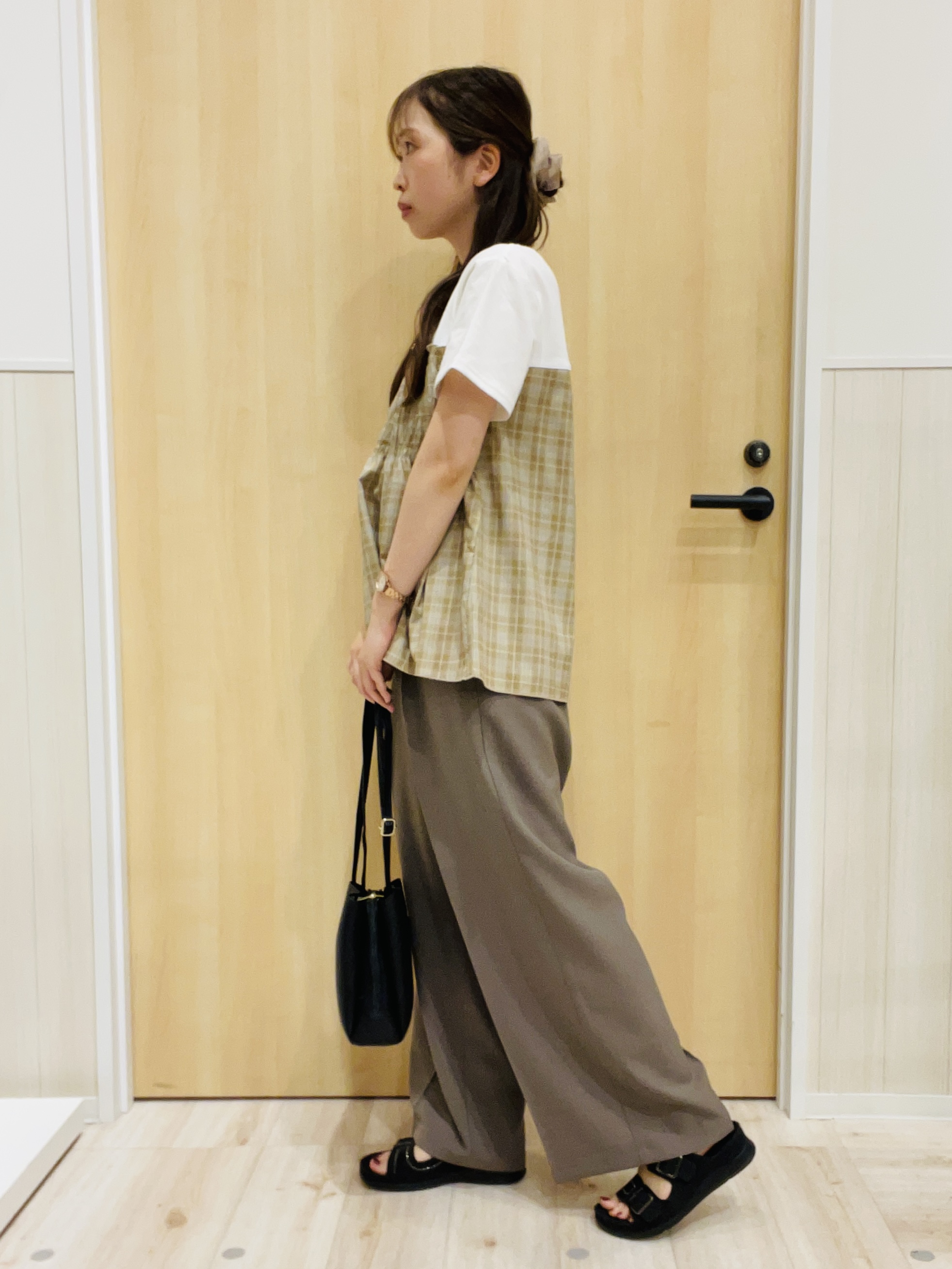 minamiさんの「SHOO･LA･RUE｜【S-LL/洗濯機可】着るだけサマ見え 柄アソートビスチェ風ドッキングTシャツ」を使ったコーディネート