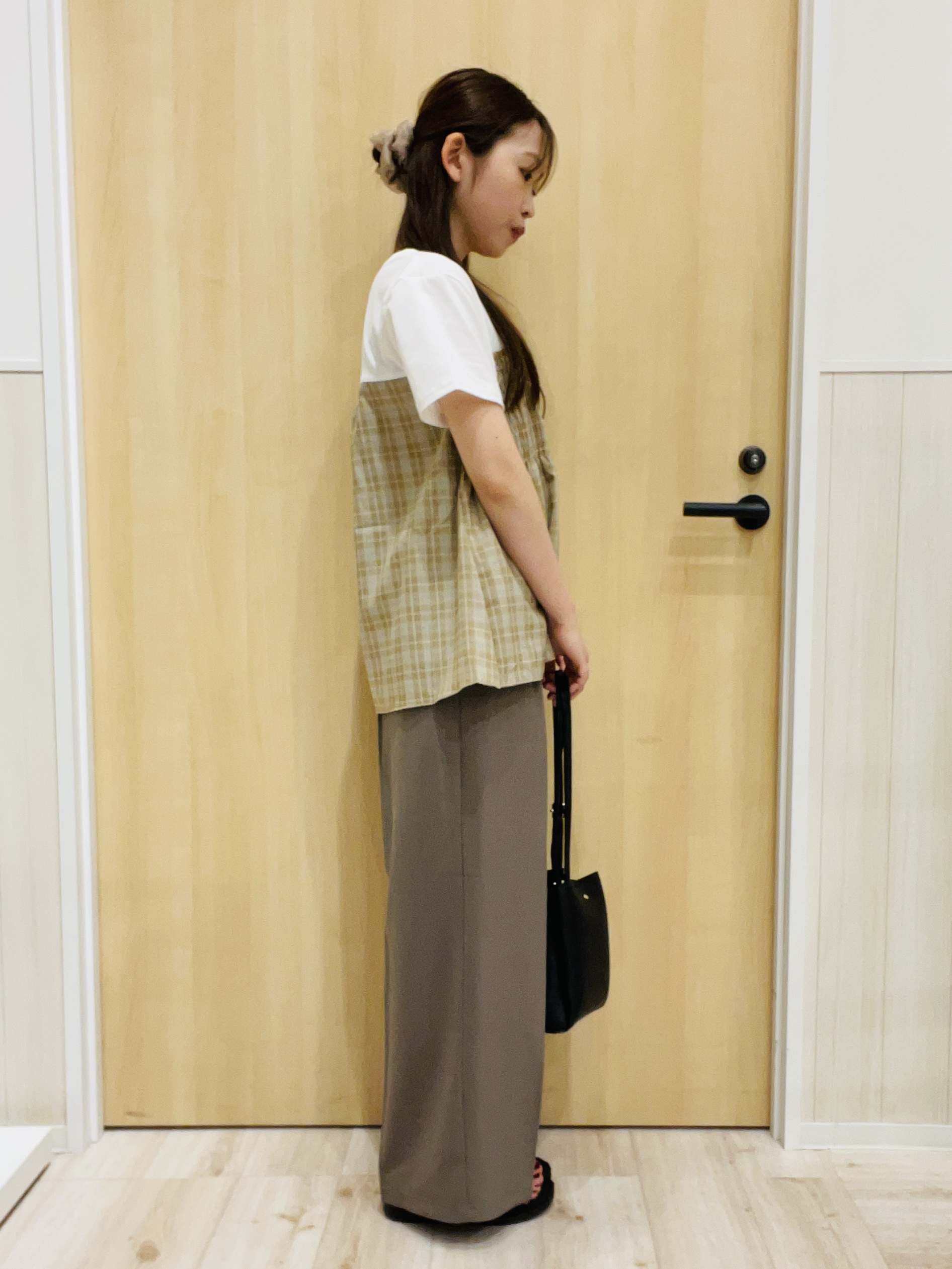 minamiさんの「SHOO･LA･RUE｜【S-LL/洗濯機可】着るだけサマ見え 柄アソートビスチェ風ドッキングTシャツ」を使ったコーディネート