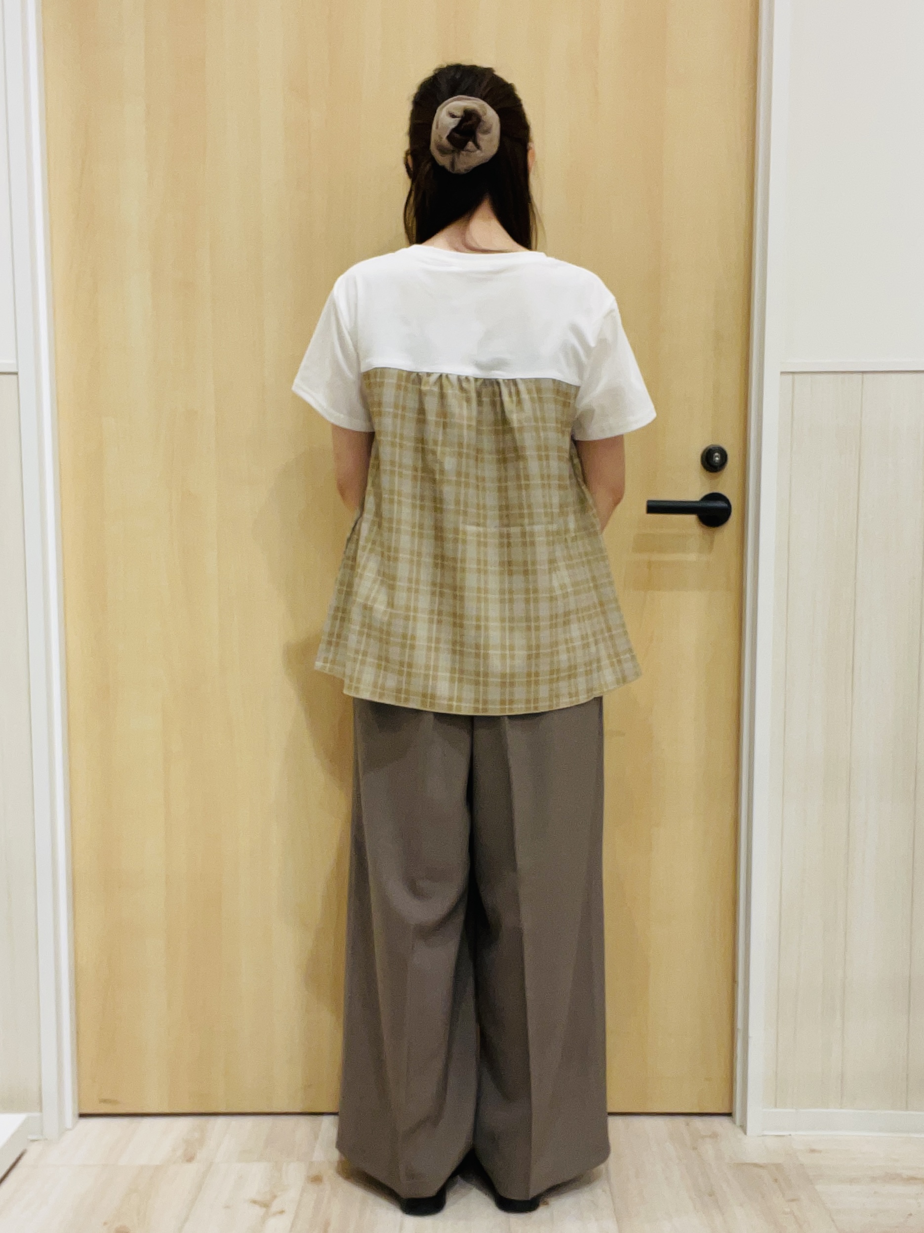 minamiさんの「SHOO･LA･RUE｜【S-LL/洗濯機可】着るだけサマ見え 柄アソートビスチェ風ドッキングTシャツ」を使ったコーディネート