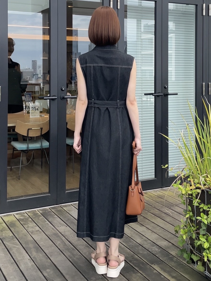 NATSUMIさんの「grove｜大人気！デニムフレアワンピース」を使ったコーディネート