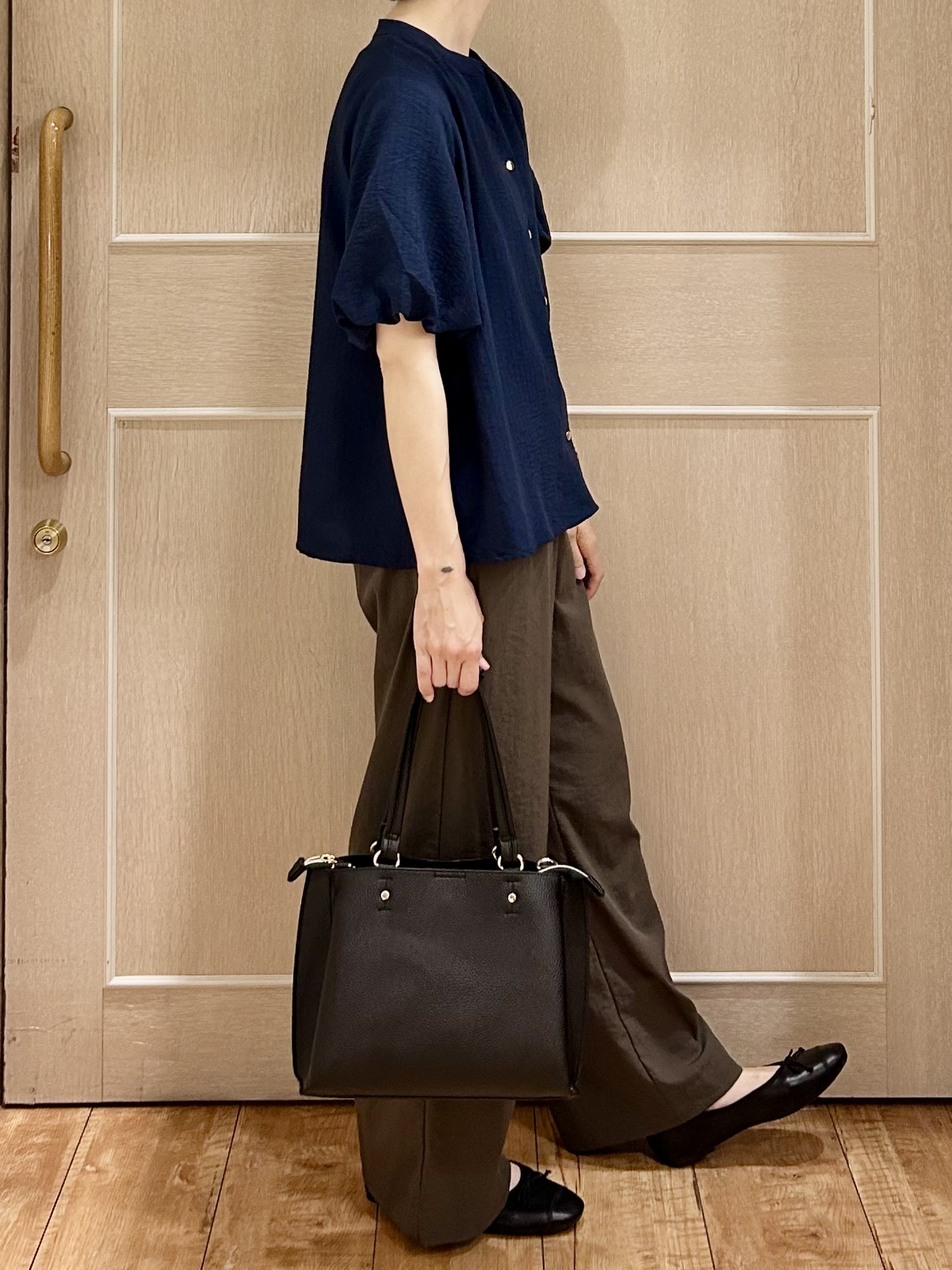 ちぐささんの「SHOO･LA･RUE｜【S-LL/洗濯機可】バルーンスリーブ　キーネックブラウス」を使ったコーディネート