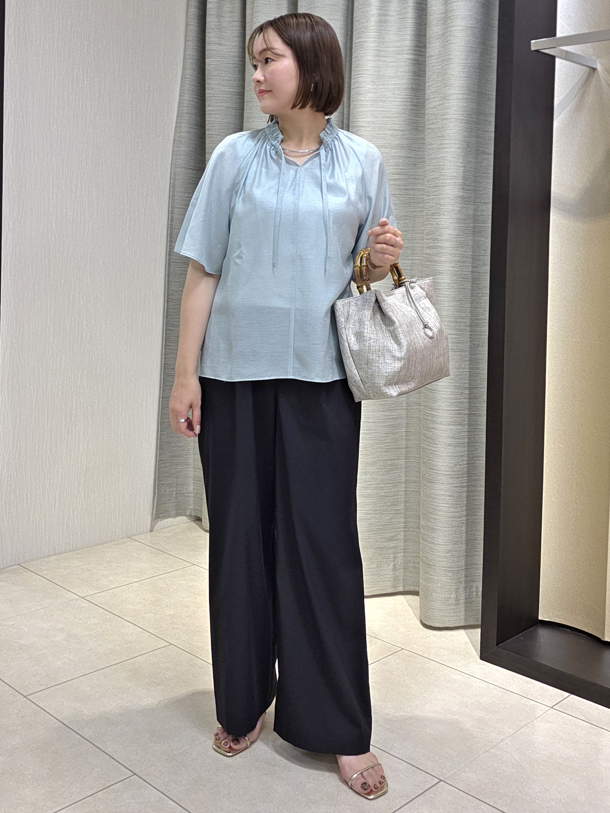 naokoさんの「UNTITLED｜【シアー/首元フリル】シルキーシフォンブラウス」を使ったコーディネート