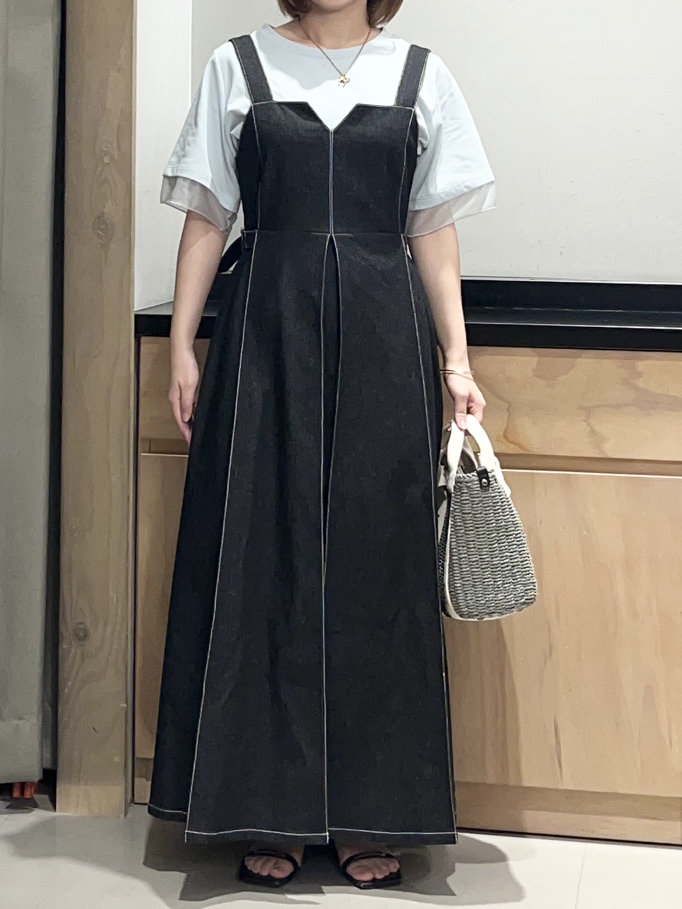 かのさんの「THE SHOP TK｜【M-XL/ひんやり】上品な透け感 袖口シアーTシャツ」を使ったコーディネート