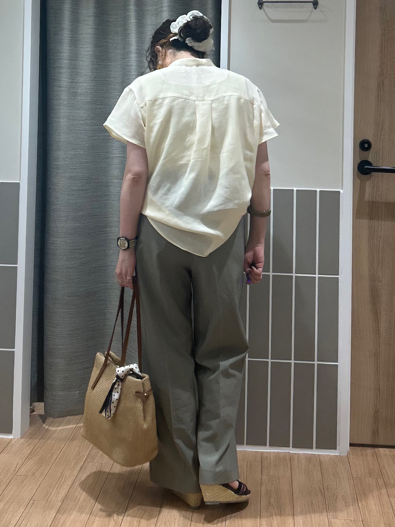 よっしーさんの「grove｜【洗濯機OK・ひんやり/SETUP可】シワになりにくい、フレアスリーブブラウス」を使ったコーディネート