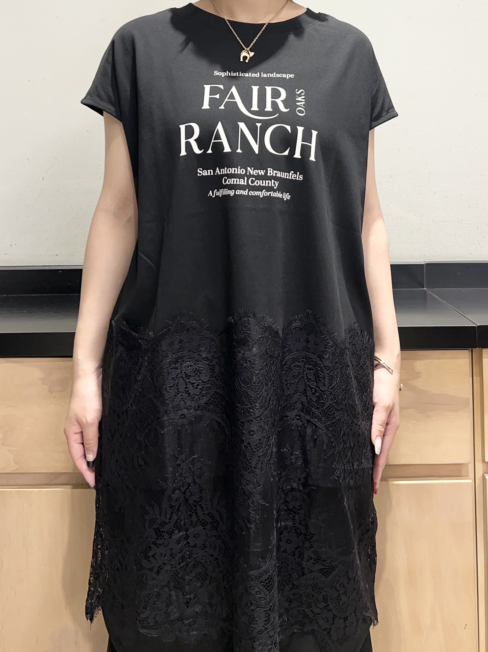 かのさんの「THE SHOP TK｜レース切替 ロングTシャツ」を使ったコーディネート