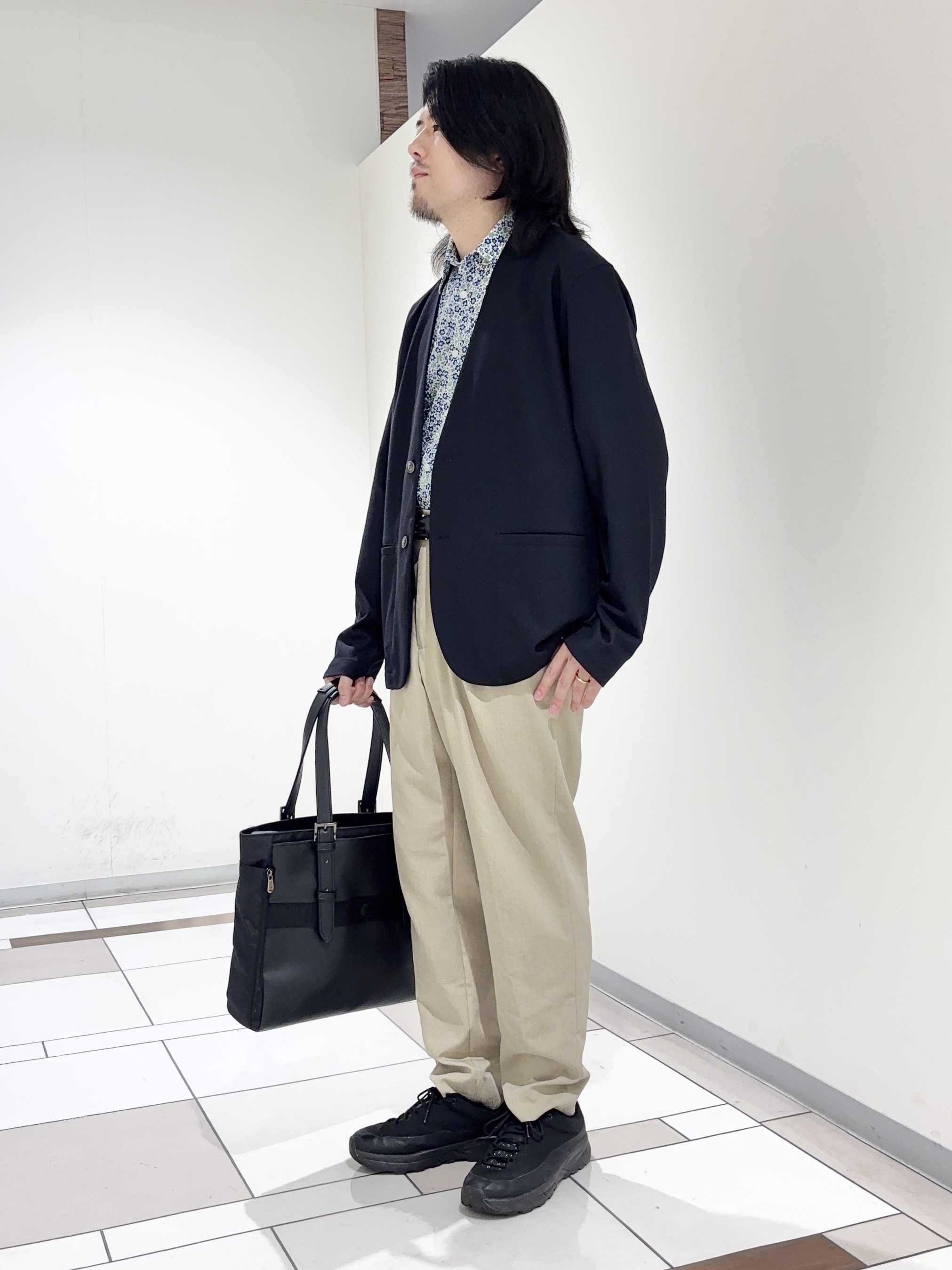 及川さんの「TAKEO KIKUCHI｜【抗菌防臭】バーズアイメッシュノーカラージャケット」を使ったコーディネート
