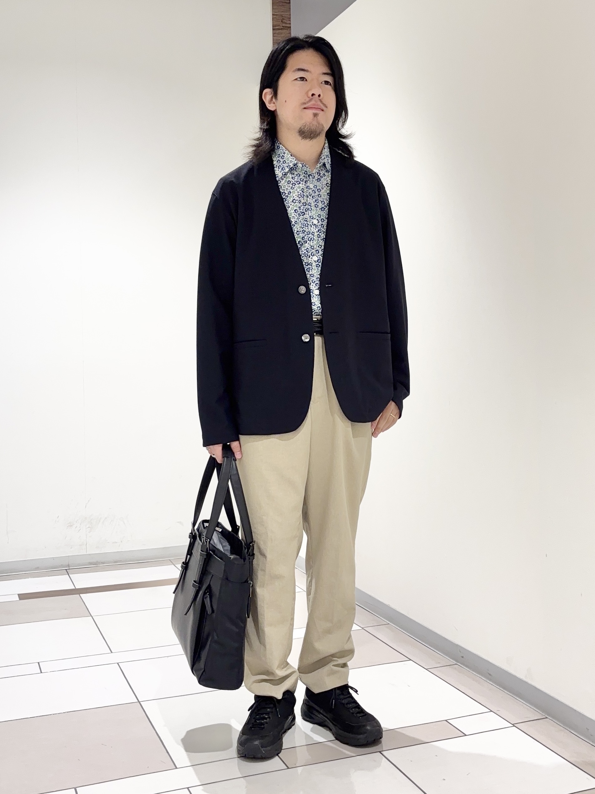 及川さんの「TAKEO KIKUCHI｜【抗菌防臭】バーズアイメッシュノーカラージャケット」を使ったコーディネート