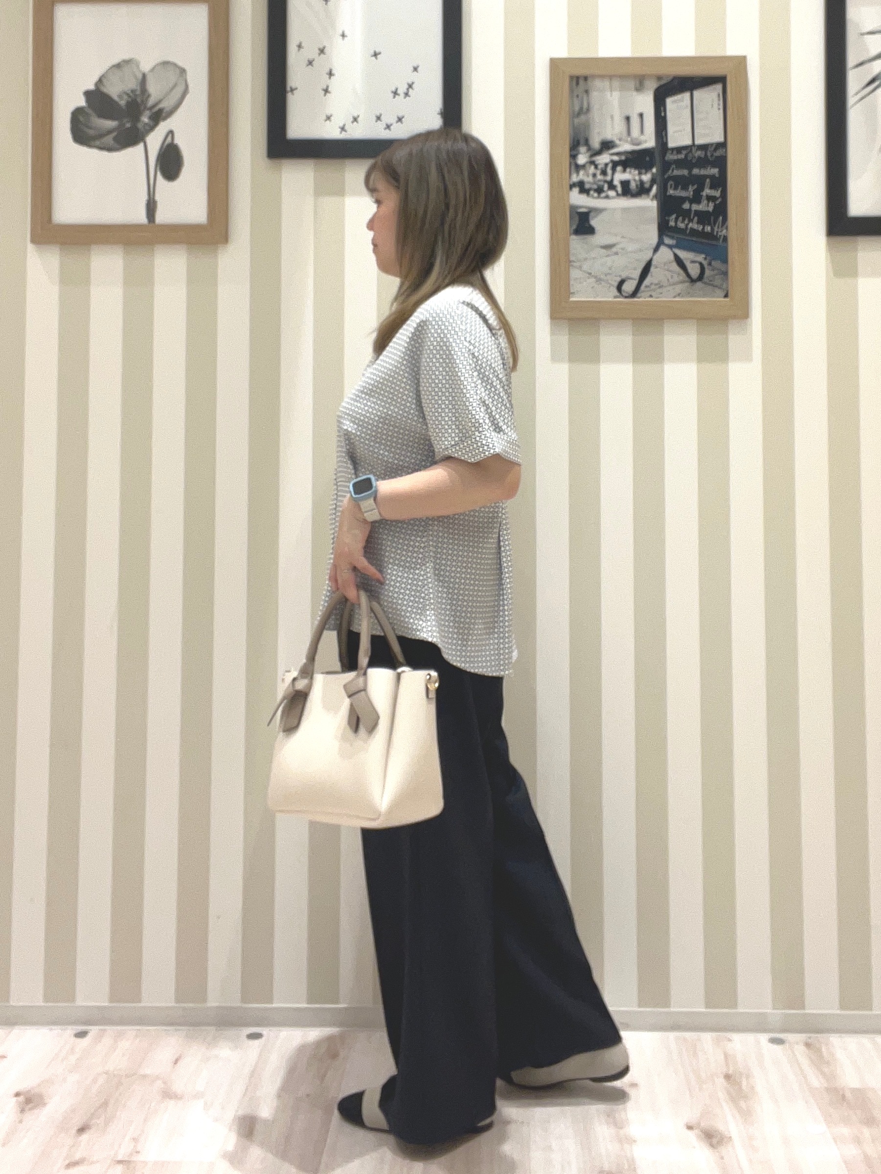mさんの「SHOO･LA･RUE｜【ひんやり/UV/通勤】洗濯後しわになりにくい インしない ウエストタックペプラムブラウス」を使ったコーディネート