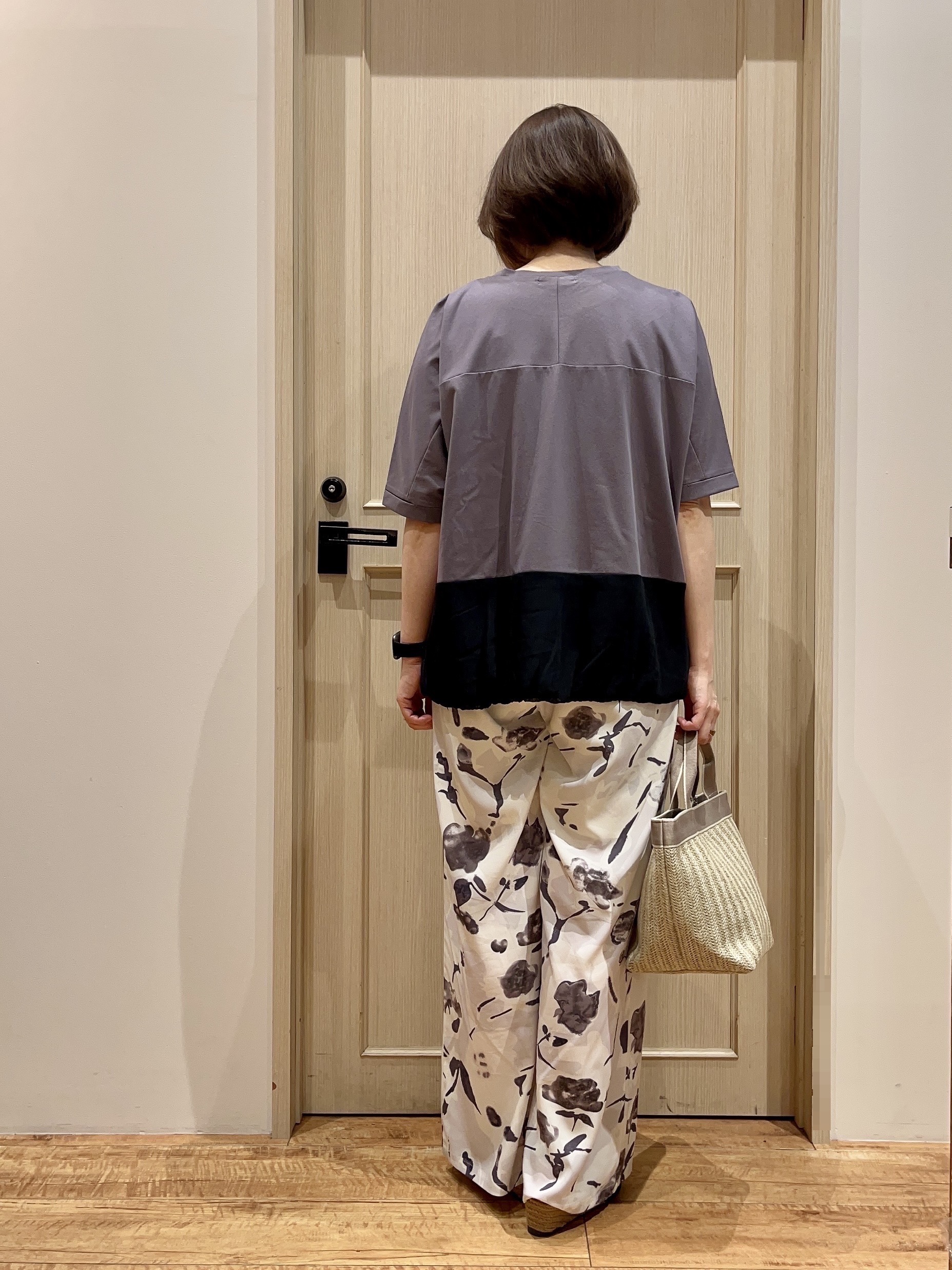 fukuiさんの「SHOO･LA･RUE｜【洗濯機可/体型カバー】インしないで着られる 裾配色ゆったりバルーントップス」を使ったコーディネート