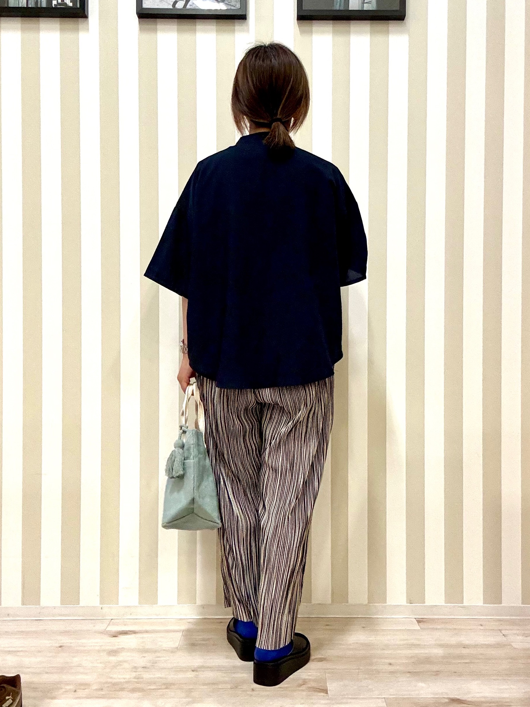 pieceさんの「SHOO･LA･RUE｜【洗濯機可/S-LL】大人の抜け感 ゆるっと5分袖シャツ」を使ったコーディネート