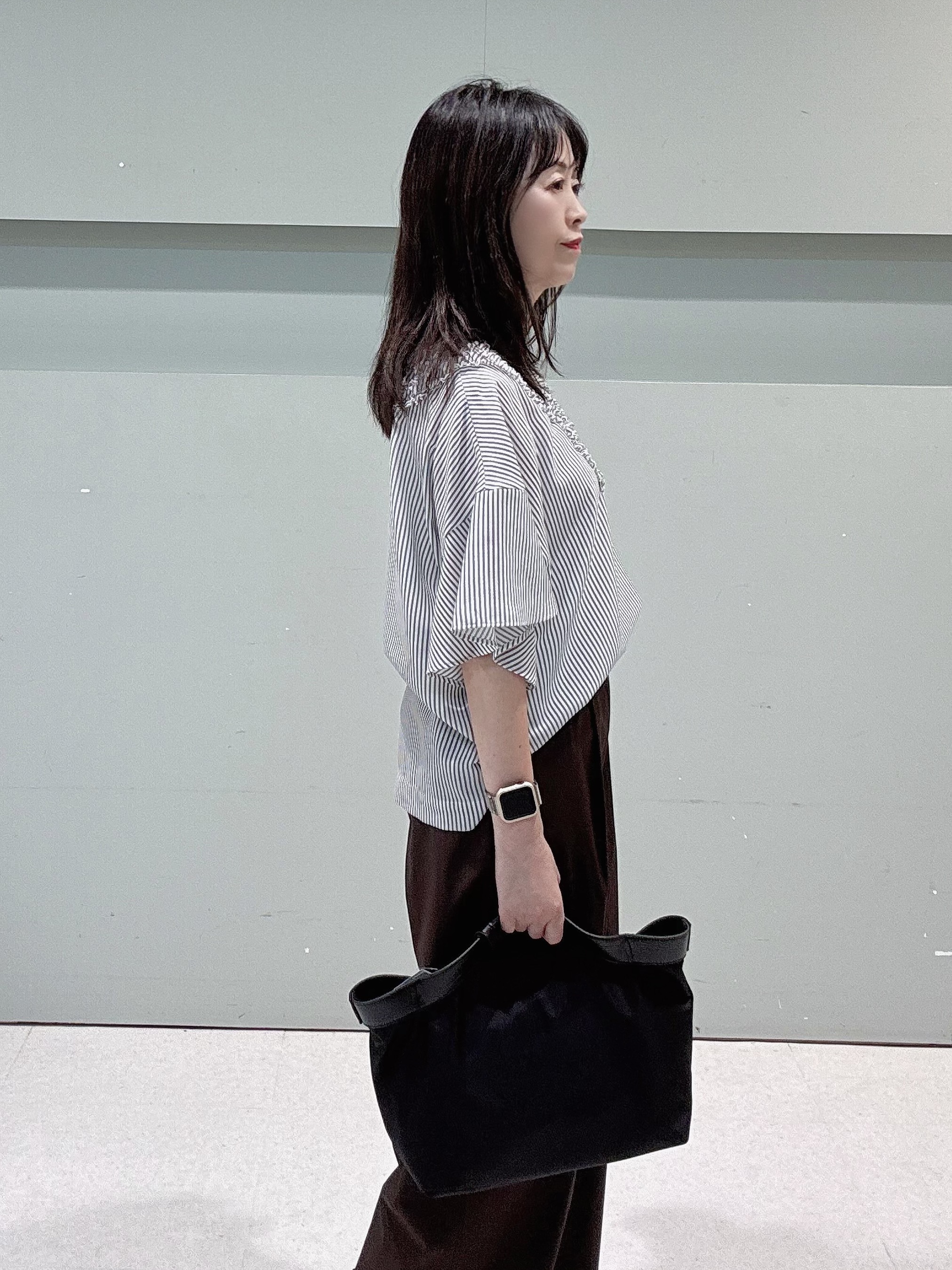 makiさんの「UNTITLED｜【接触冷感/通気性/洗える】Vネックフリルブラウス」を使ったコーディネート
