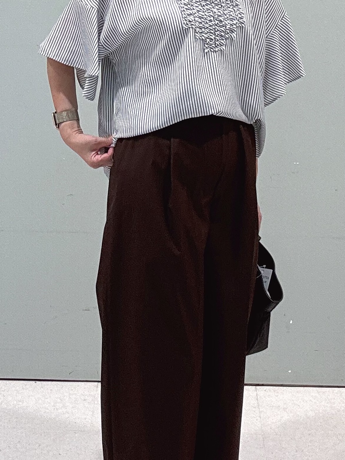 makiさんの「UNTITLED｜【接触冷感/通気性/洗える】Vネックフリルブラウス」を使ったコーディネート