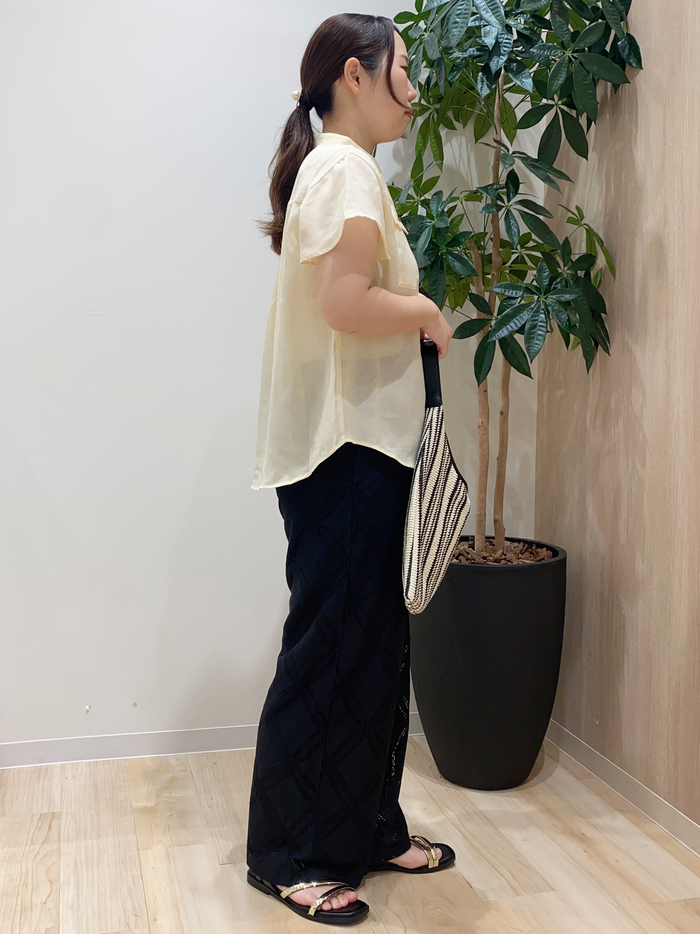 HANAさんの「grove｜【洗濯機OK・ひんやり/SETUP可】シワになりにくい、フレアスリーブブラウス」を使ったコーディネート