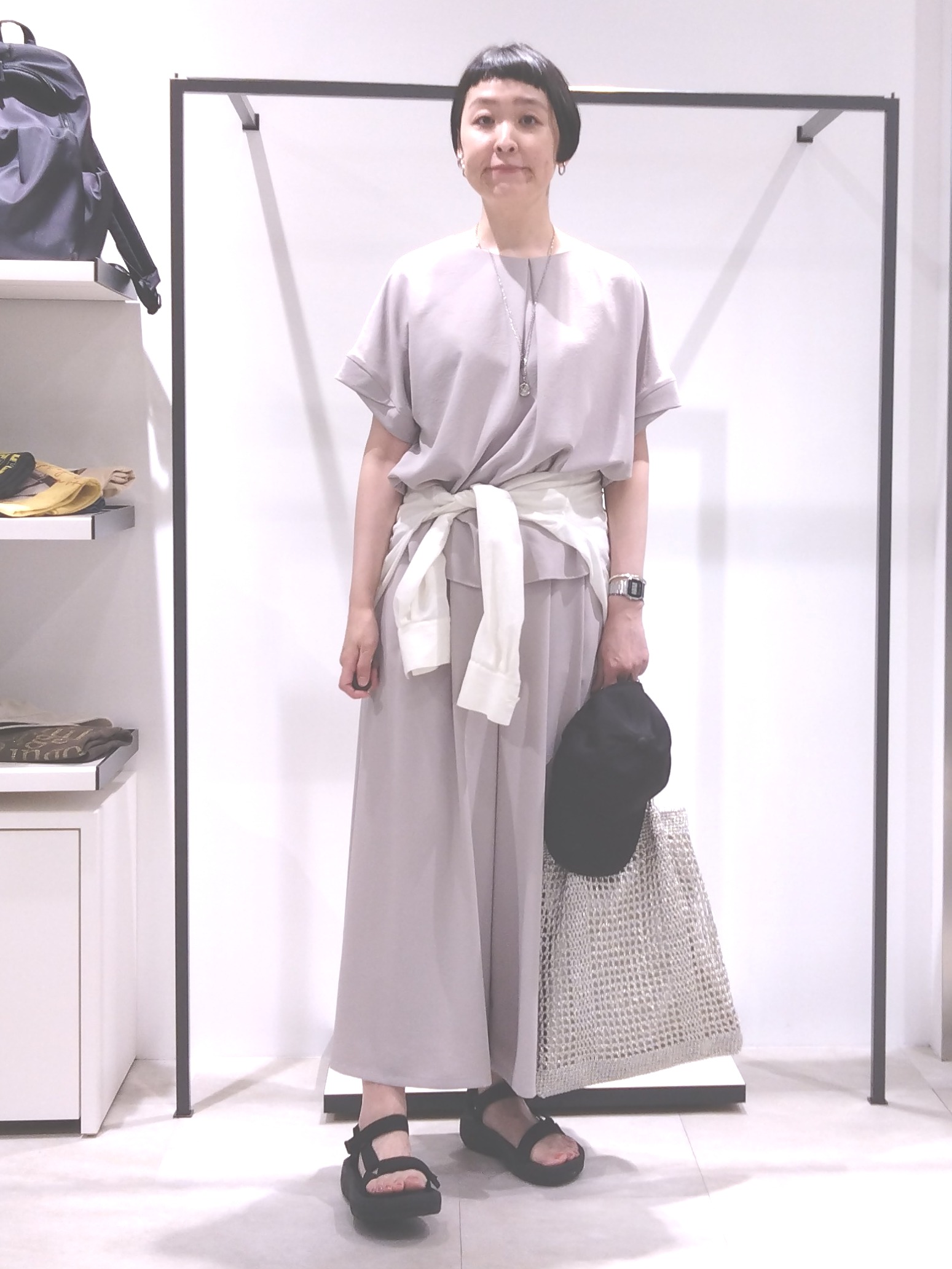 まちこさんの「UNTITLED｜【前後2WAY/はっ水/セットアップ可】リラクシーフレンチスリーブブラウス」を使ったコーディネート