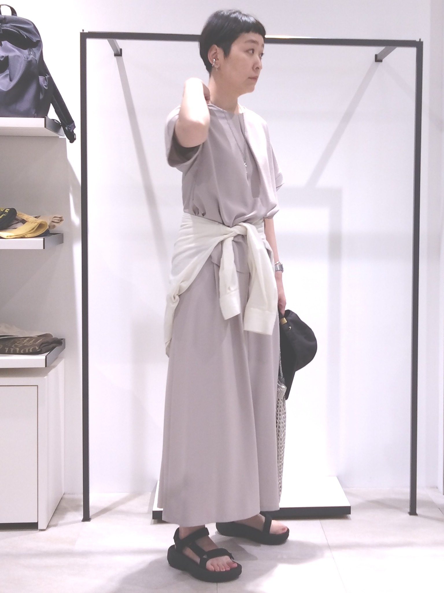 まちこさんの「UNTITLED｜【前後2WAY/はっ水/セットアップ可】リラクシーフレンチスリーブブラウス」を使ったコーディネート