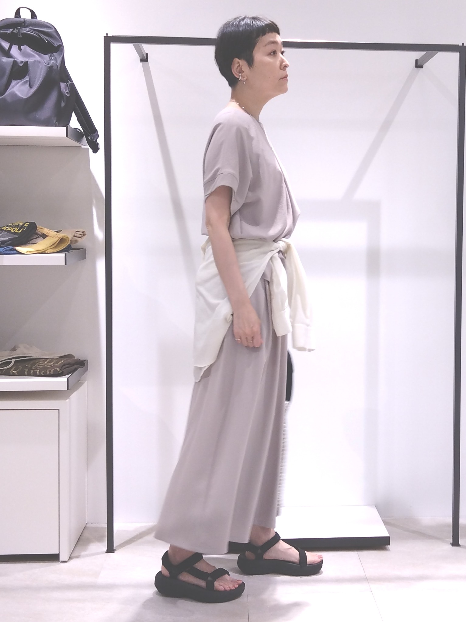 まちこさんの「UNTITLED｜【前後2WAY/はっ水/セットアップ可】リラクシーフレンチスリーブブラウス」を使ったコーディネート