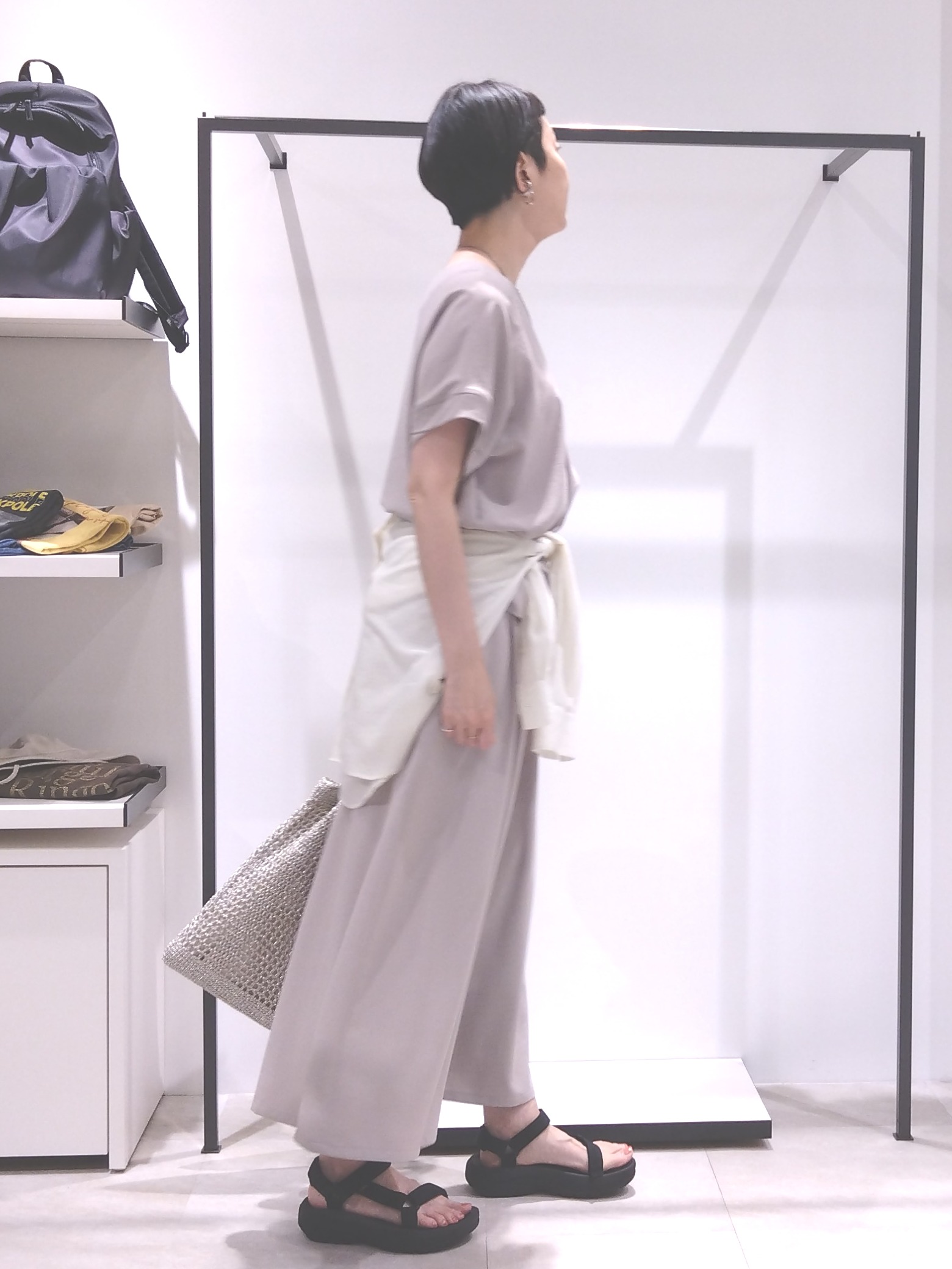 まちこさんの「UNTITLED｜【前後2WAY/はっ水/セットアップ可】リラクシーフレンチスリーブブラウス」を使ったコーディネート