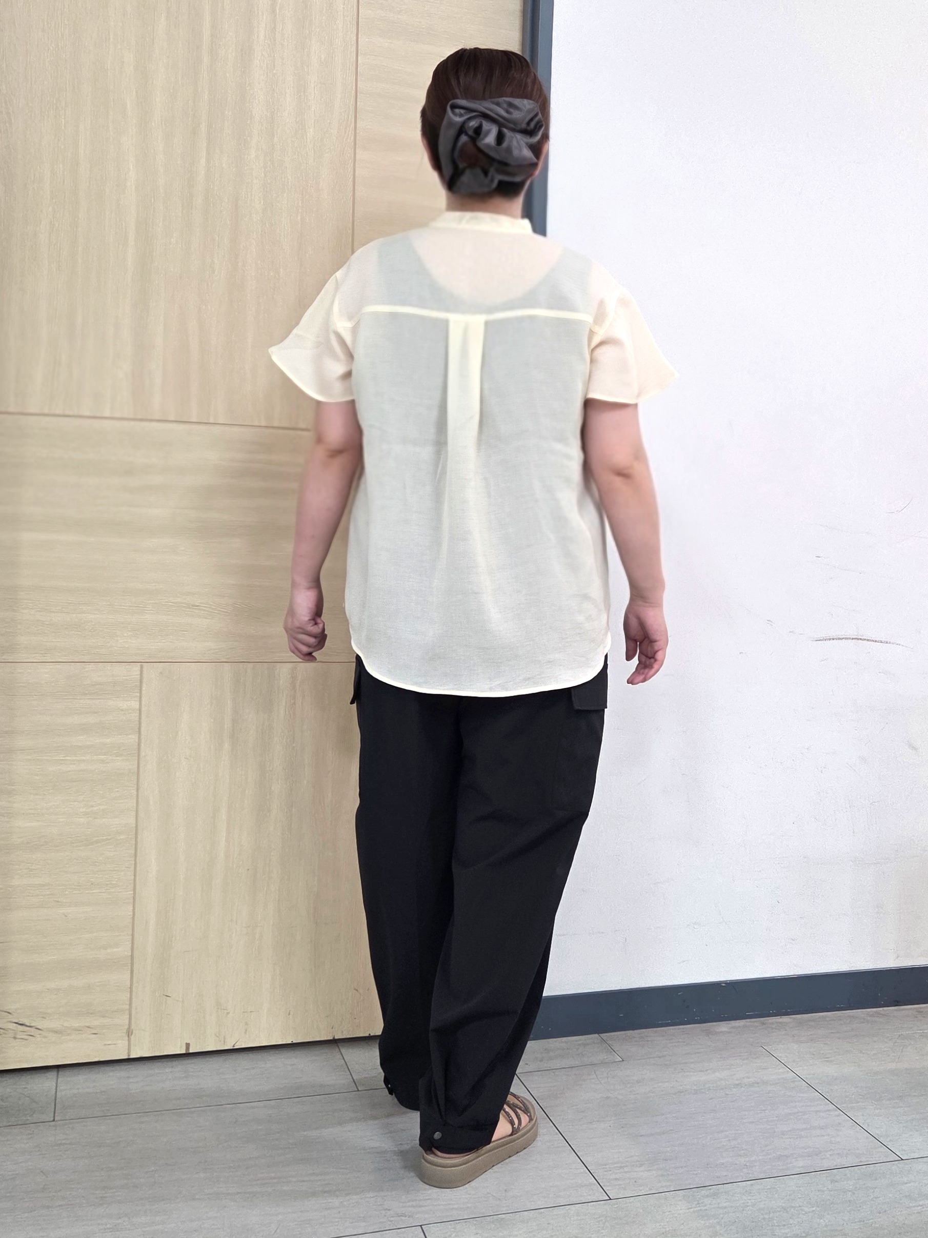 にゃみさんの「grove｜【洗濯機OK・ひんやり/SETUP可】シワになりにくい、フレアスリーブブラウス」を使ったコーディネート
