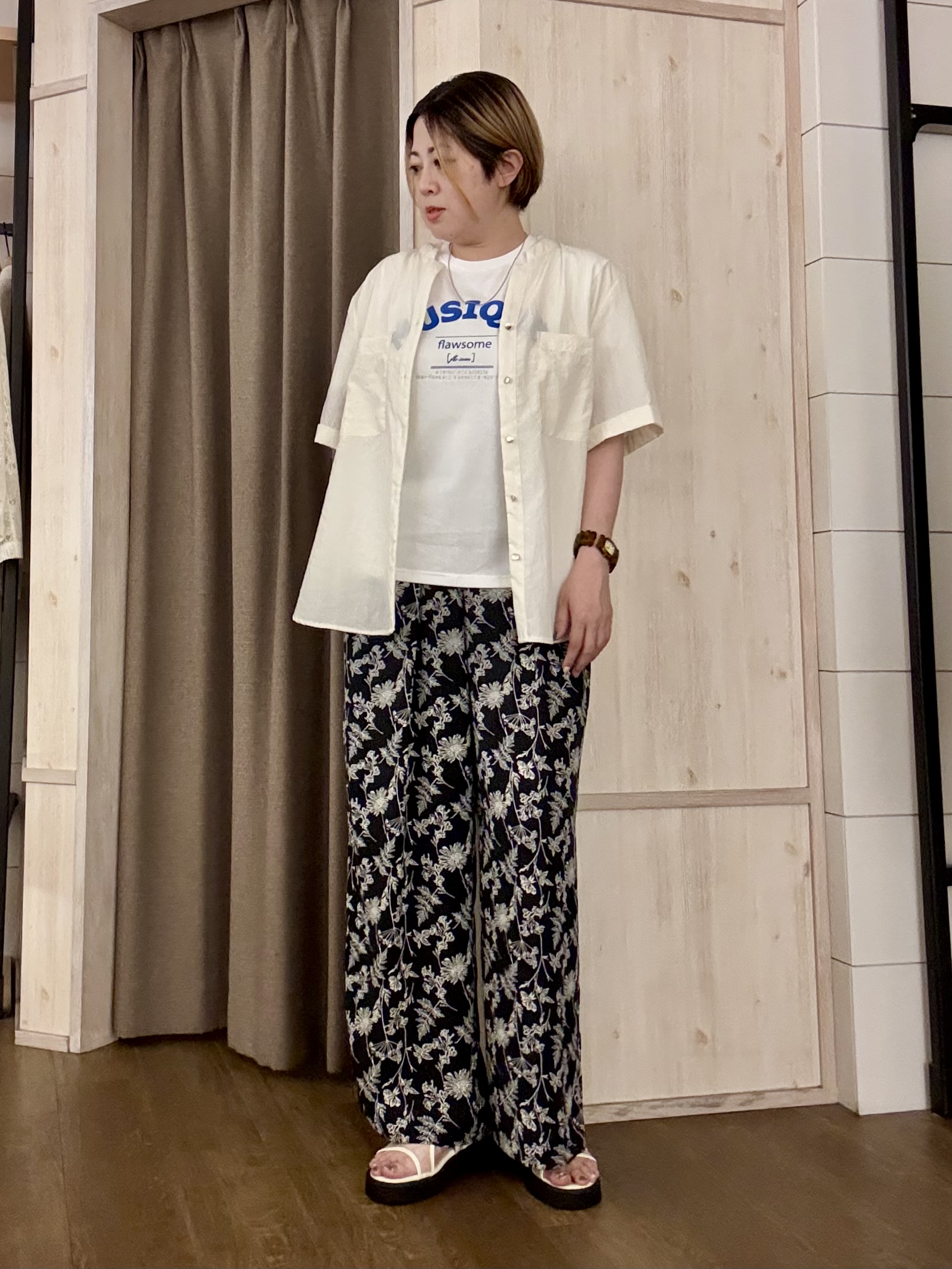 aiさんの「THE SHOP TK｜【M-XL/刻みネックですっきり見え】Wポケット金ボタン 5分袖シャツ」を使ったコーディネート